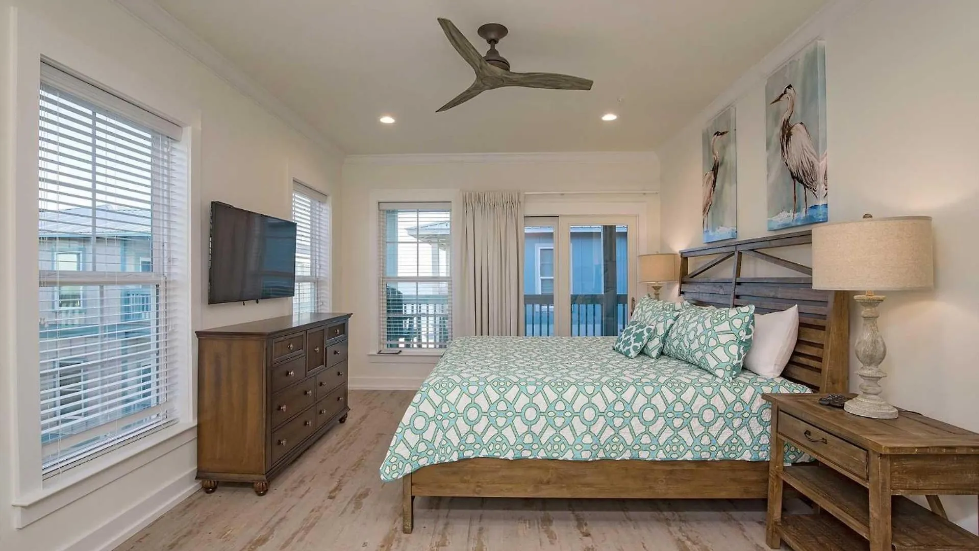 Breezyville Northwest Sky 12br Holiday home