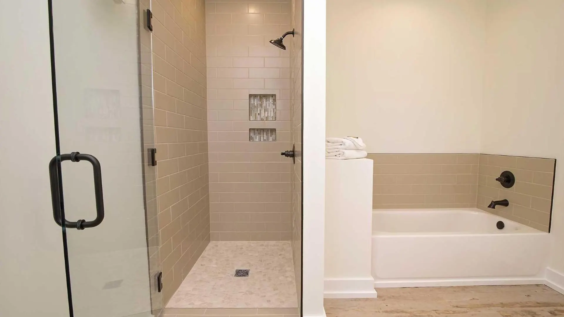 Breezyville Northeast Sun 12br