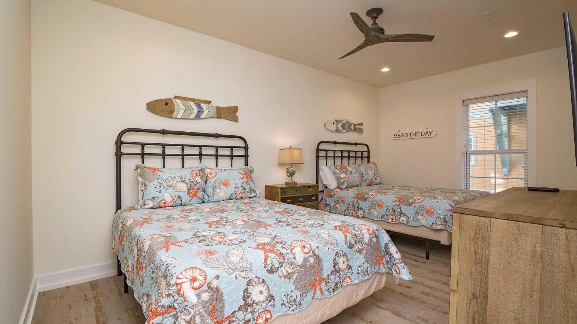 Breezyville Northeast Sun 12br Holiday home *