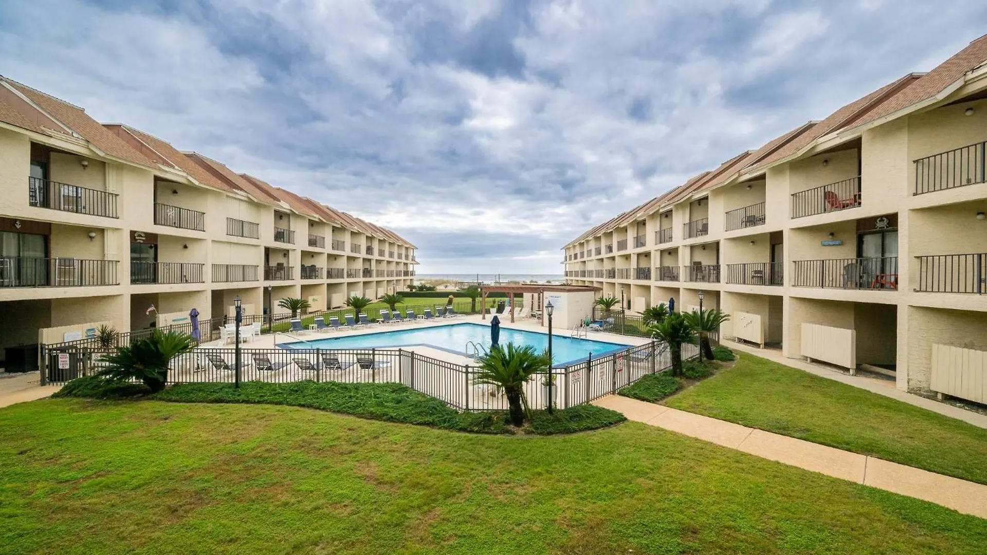 Apartment Gulf Side Townhomes 20 *