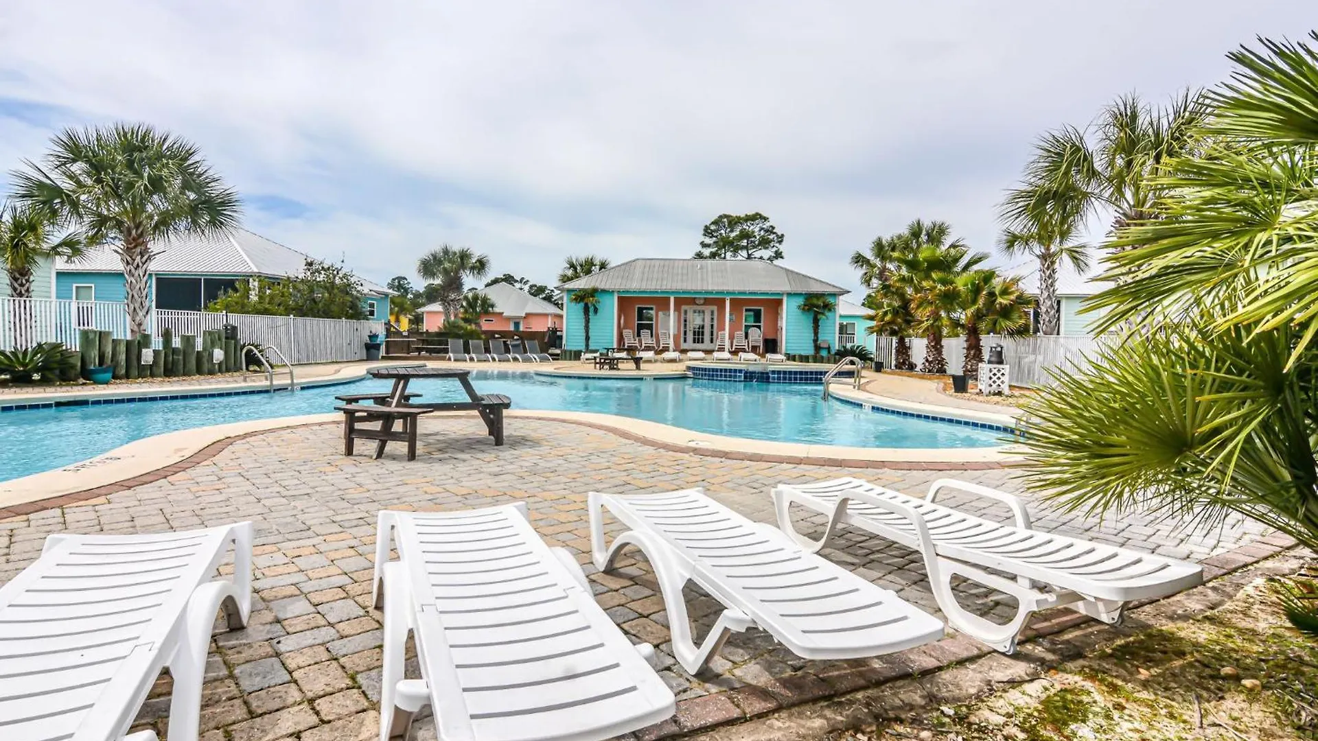 Holiday home Seahorse 2 Pools Close To