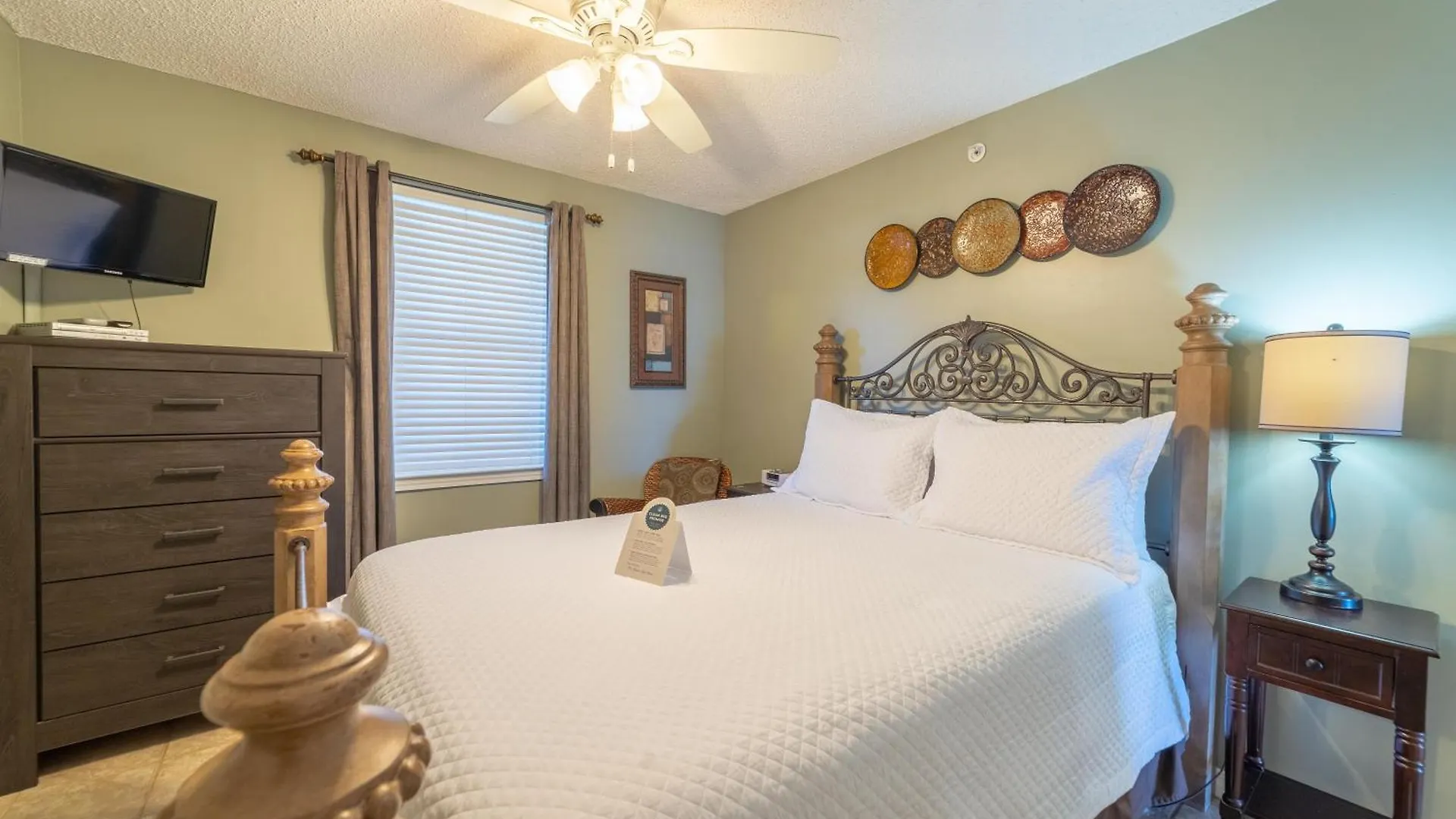 Royal Palms 1002