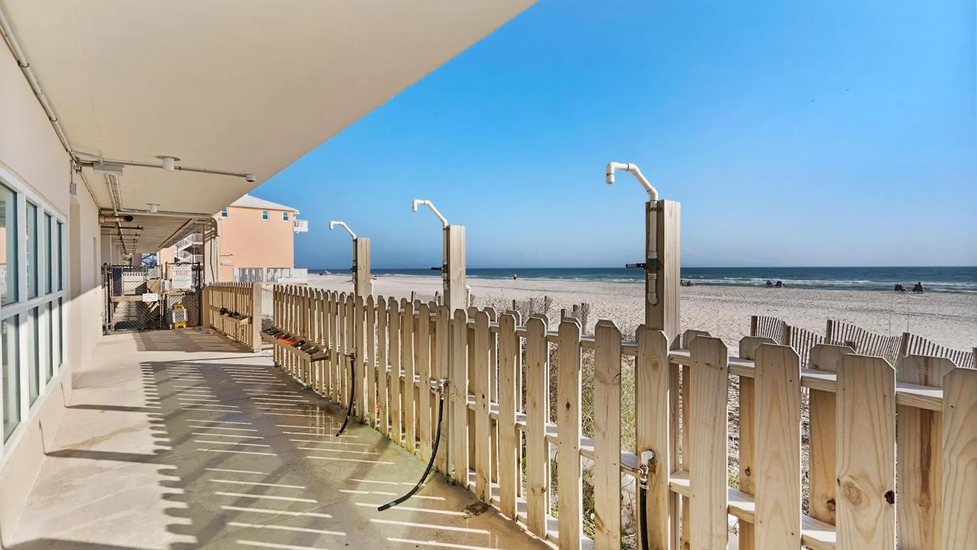 Crystal Shores 702 By Liquid Life Apartment