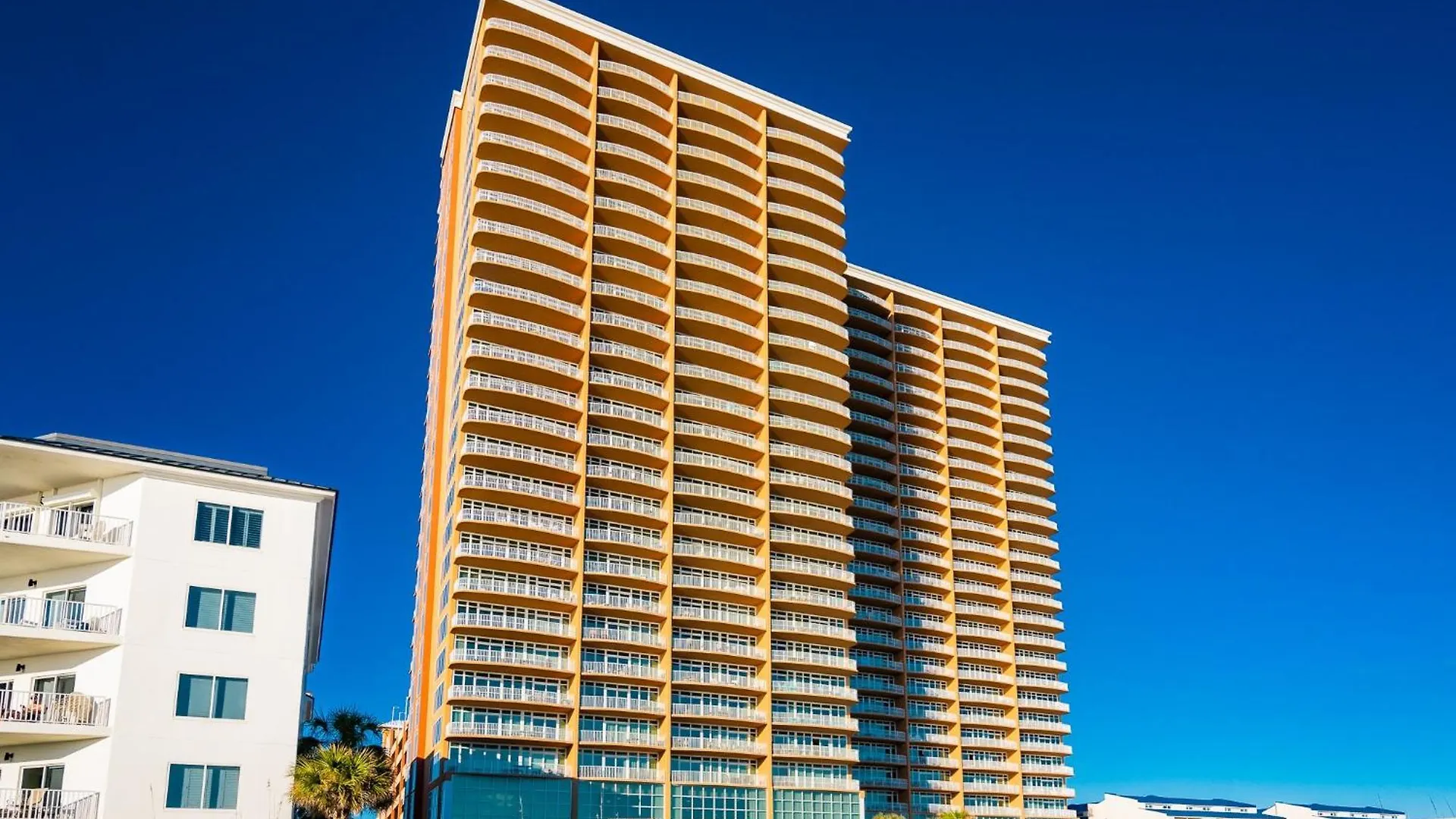 Phoenix Gulf Tower 1604 Apartment *