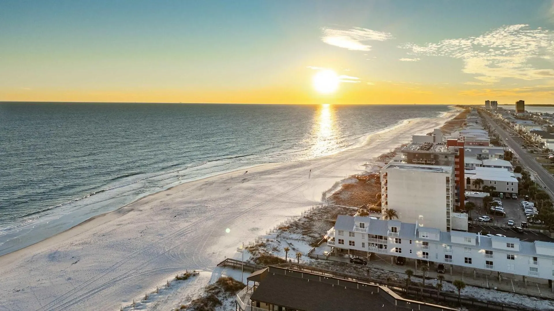 Beachfront - 2 Bedrooms - Big Screen Tv Holiday home *