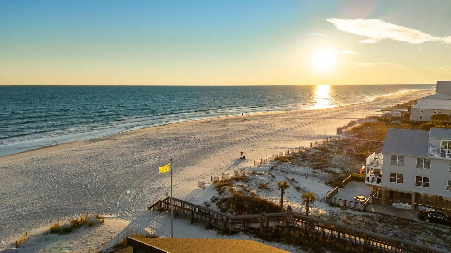 Beachfront - 2 Bedrooms - Big Screen Tv