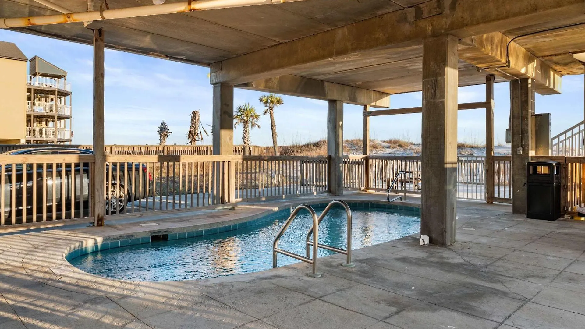 Beachfront - 2 Bedrooms - Big Screen Tv * Gulf Shores