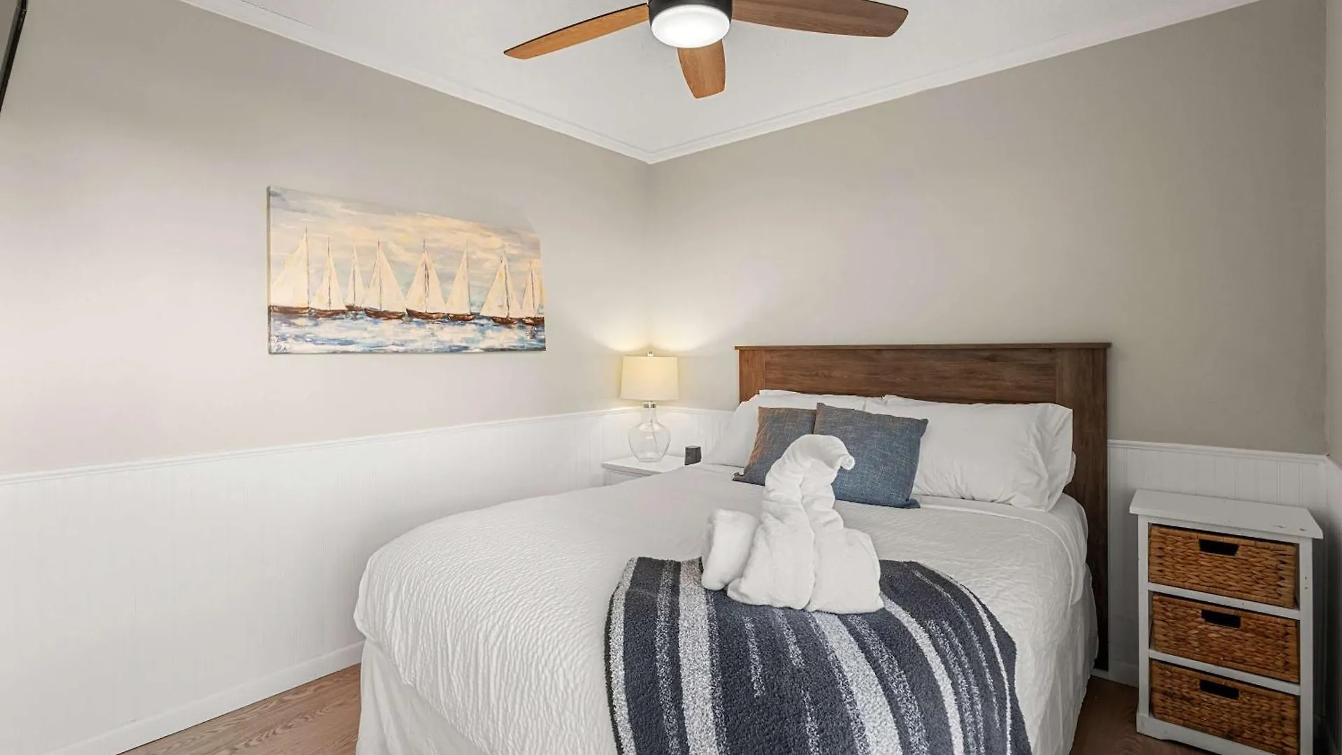 Beachfront - 2 Bedrooms - Big Screen Tv