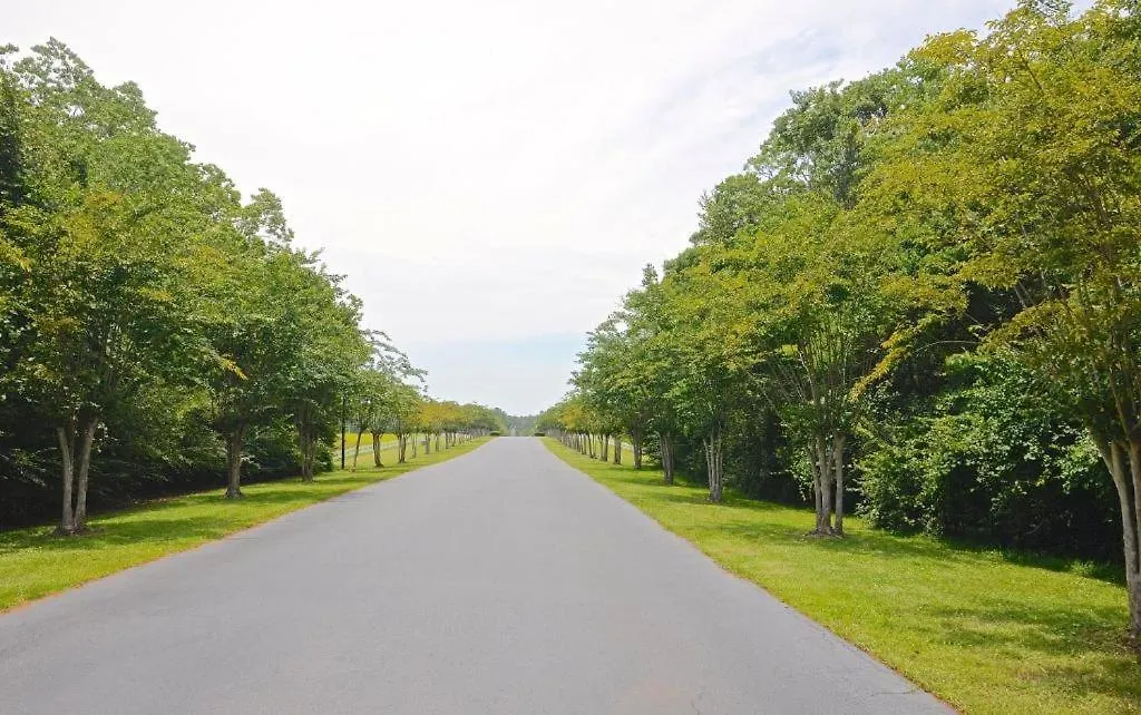 Holiday home 2br/2ba Full W/ Pool & Gym, Sleeps 6