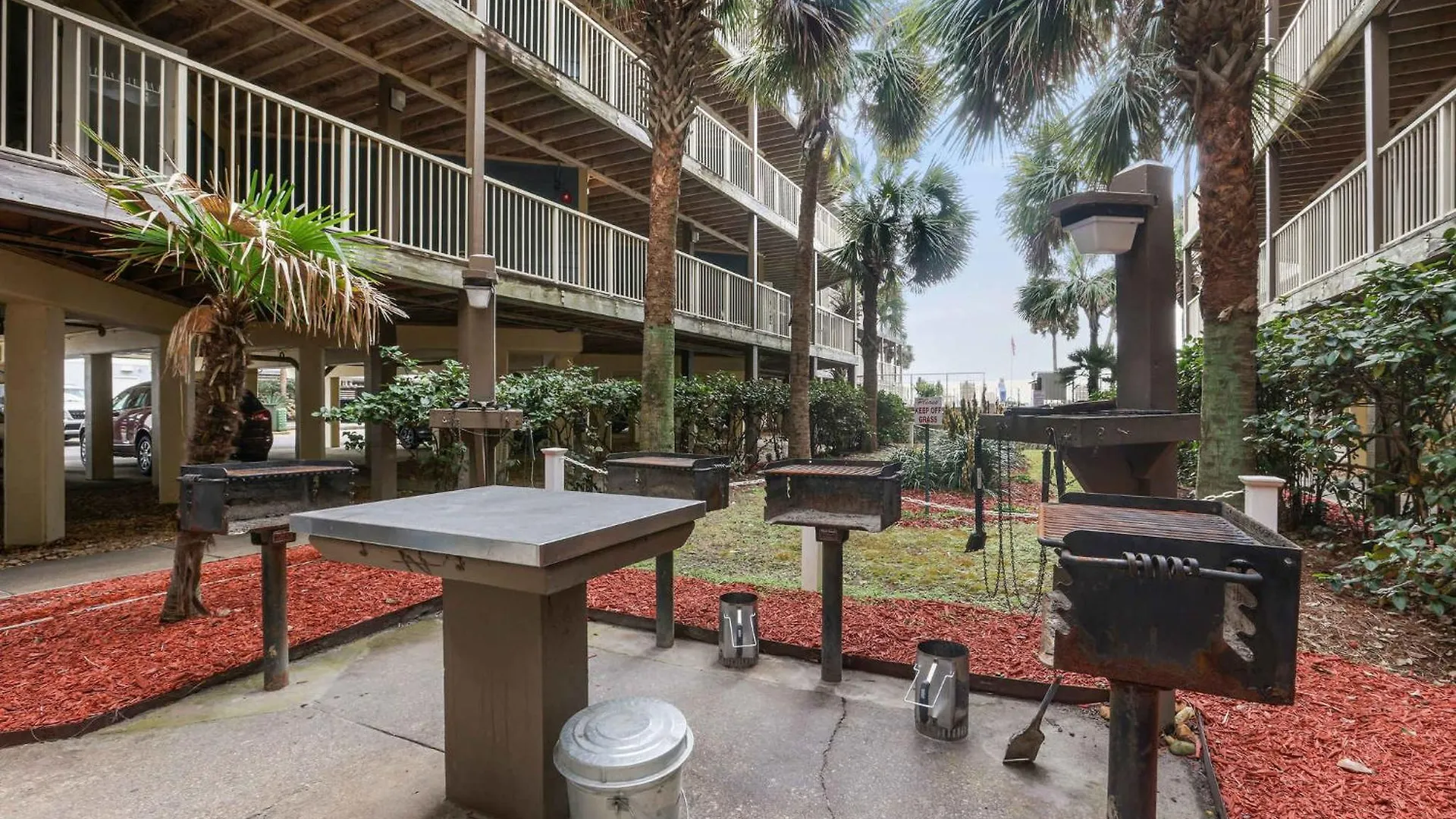 Sandpiper 1c- Stylish Gulf-side Affordable Holiday home
