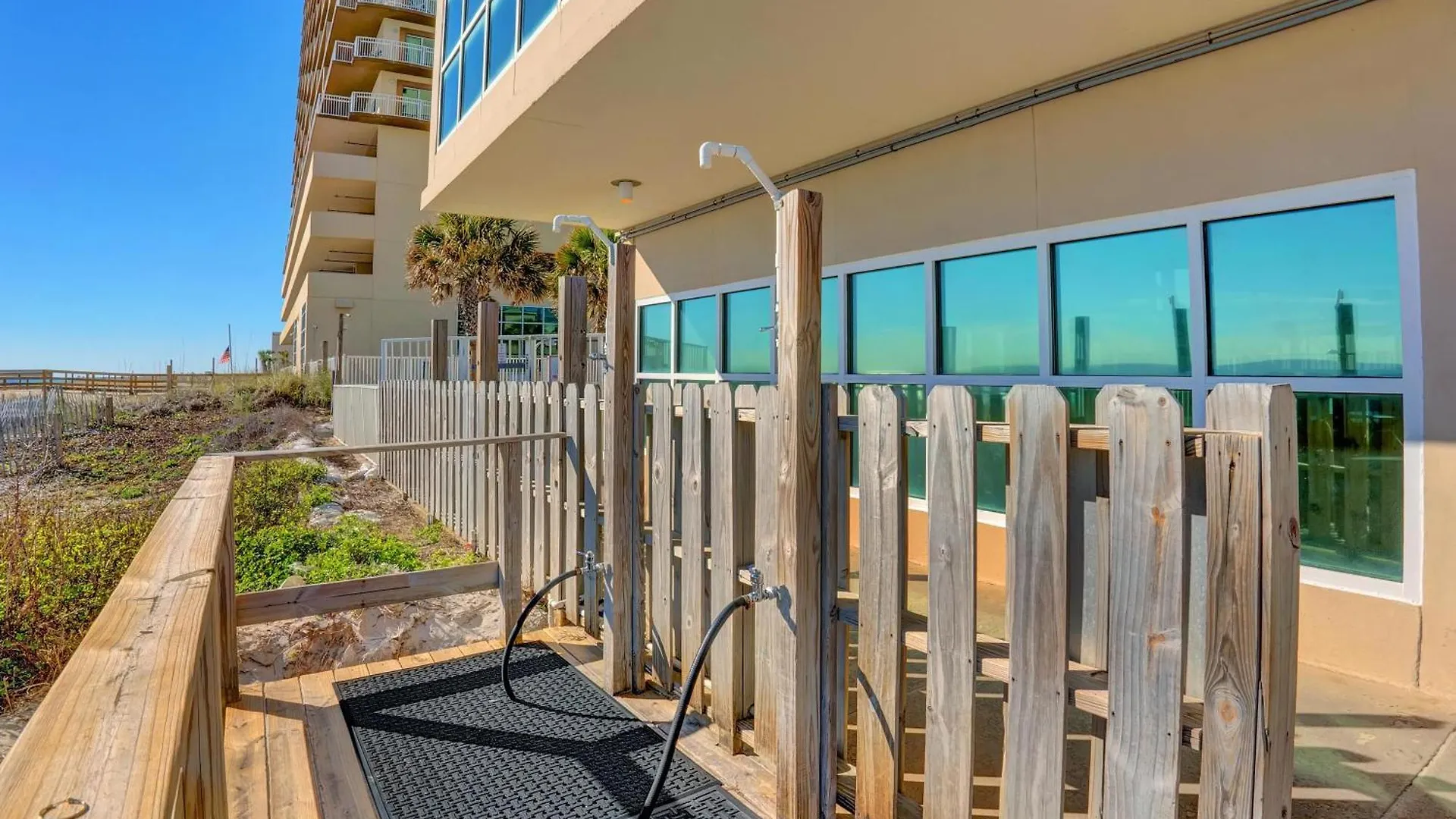Crystal Shores 402 *