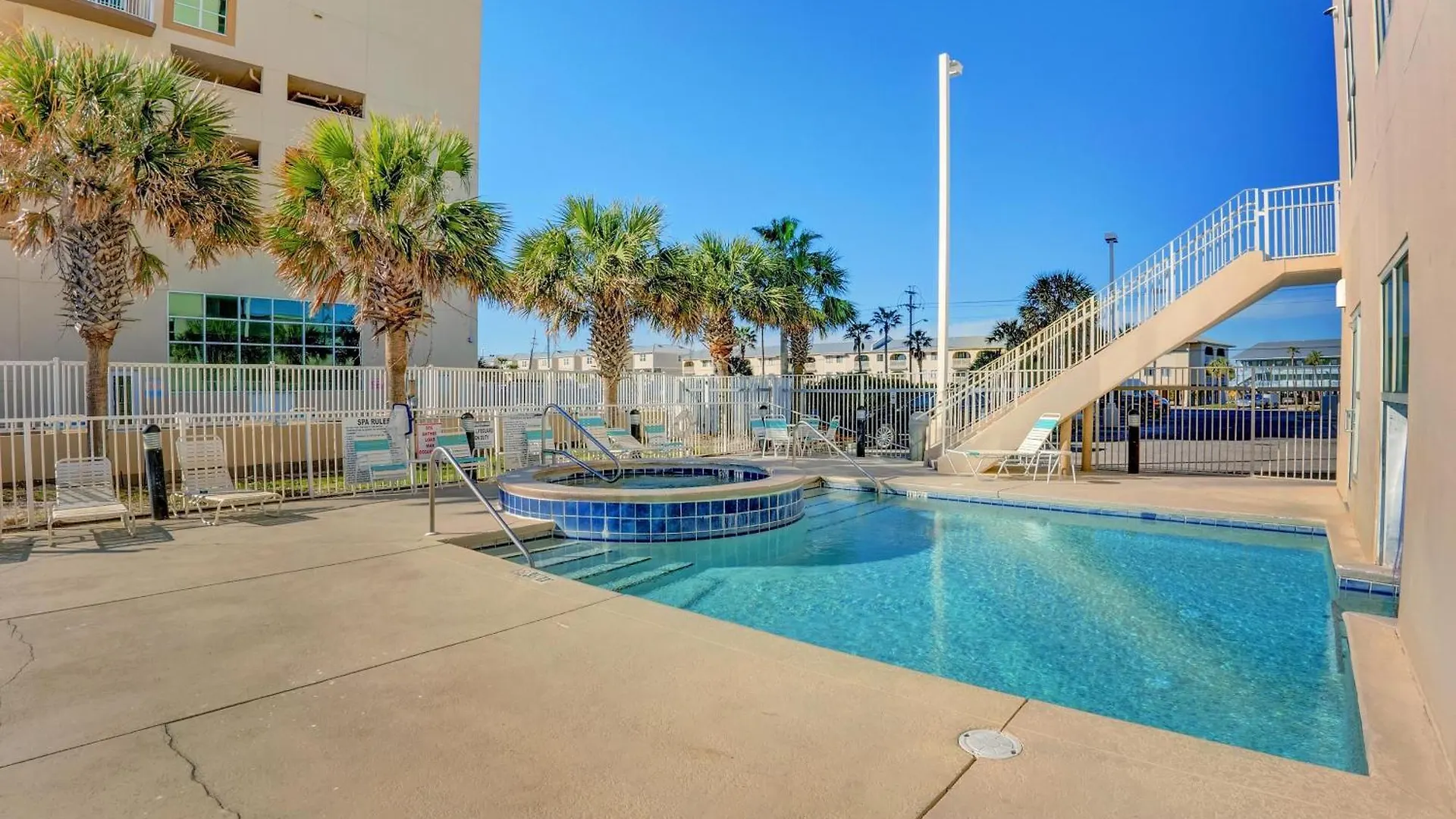 Crystal Shores 402