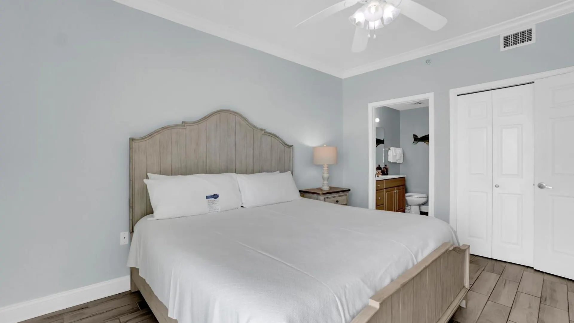 Crystal Shores 402 *