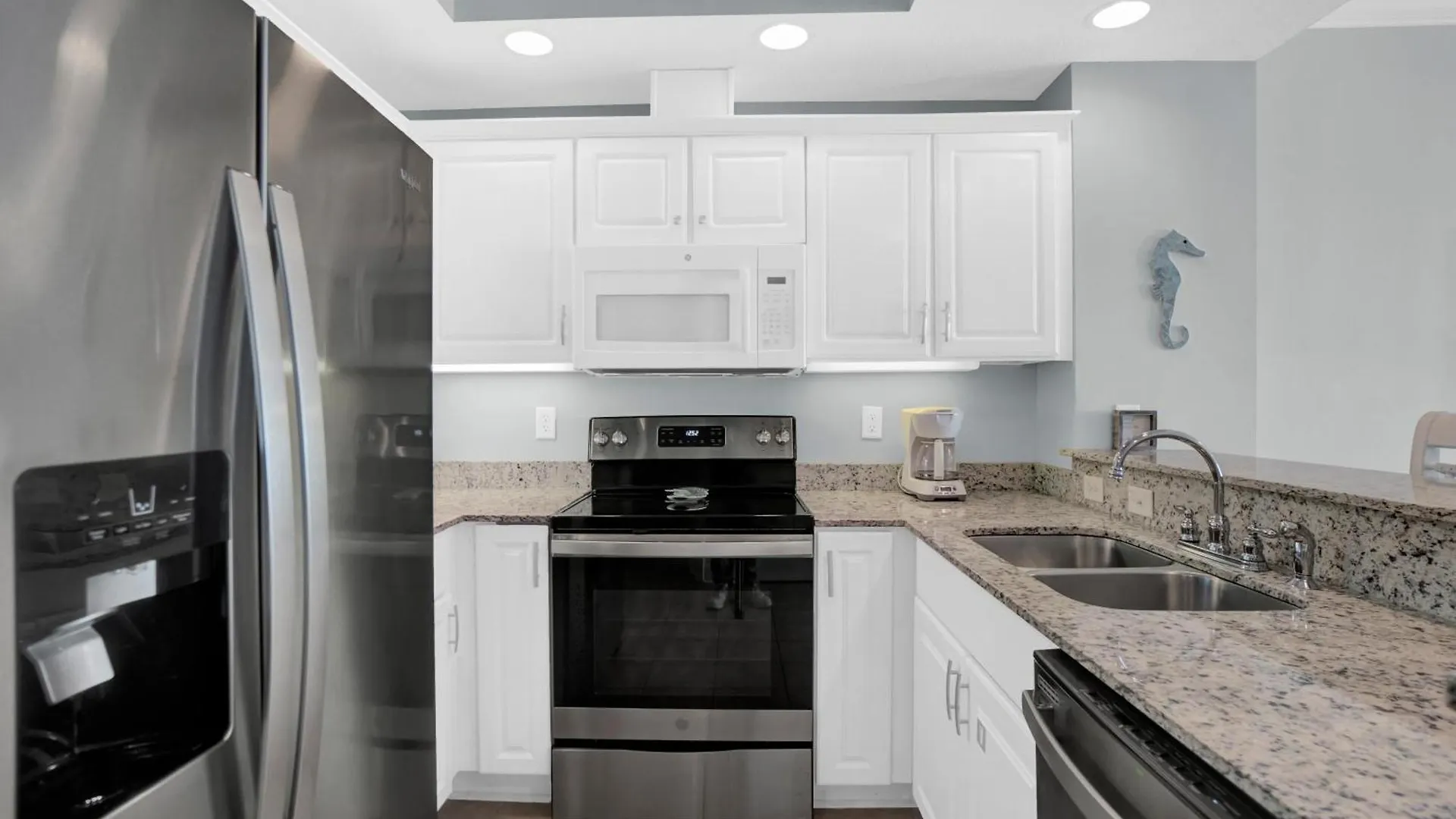 Holiday home Crystal Shores 402