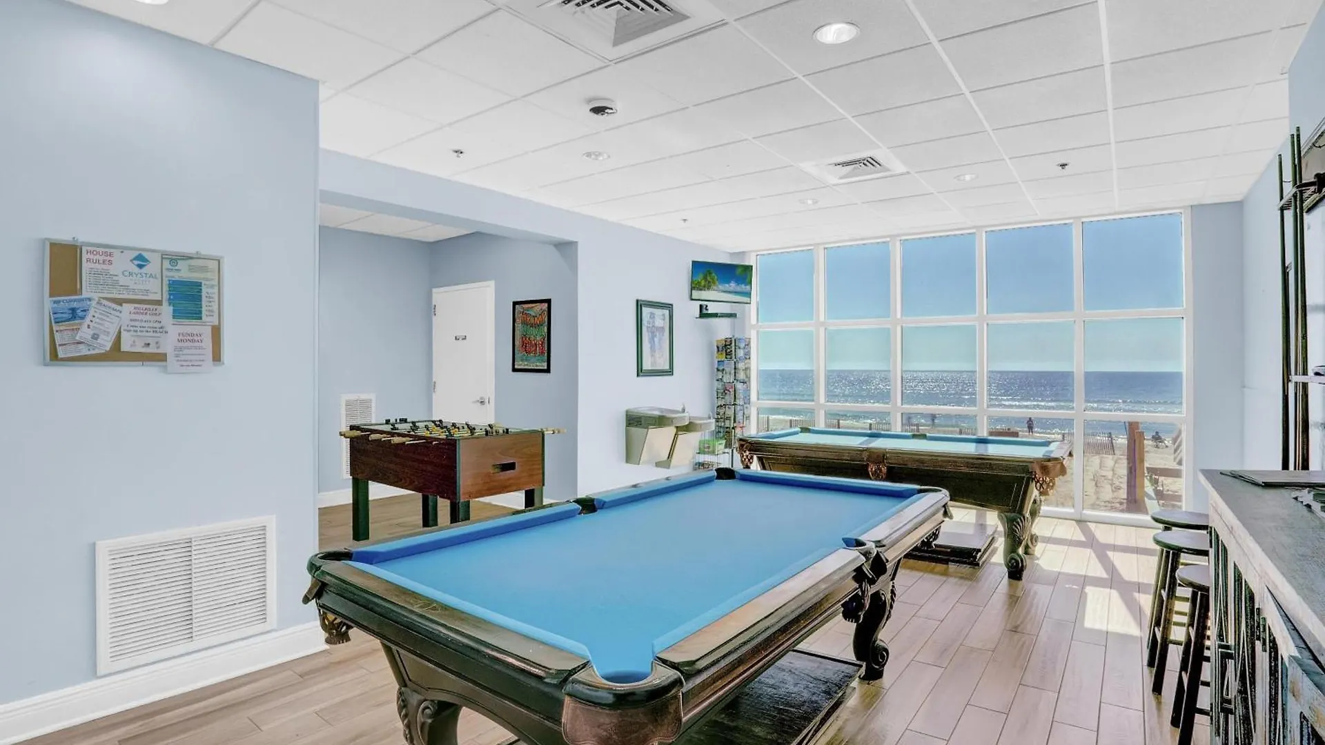 Holiday home Crystal Shores West 1004