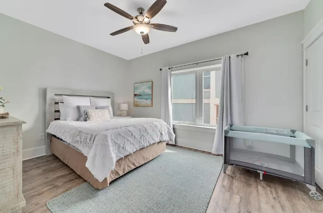 Cozy Girls Summer Getaway! Bungalow W Private Beach! *