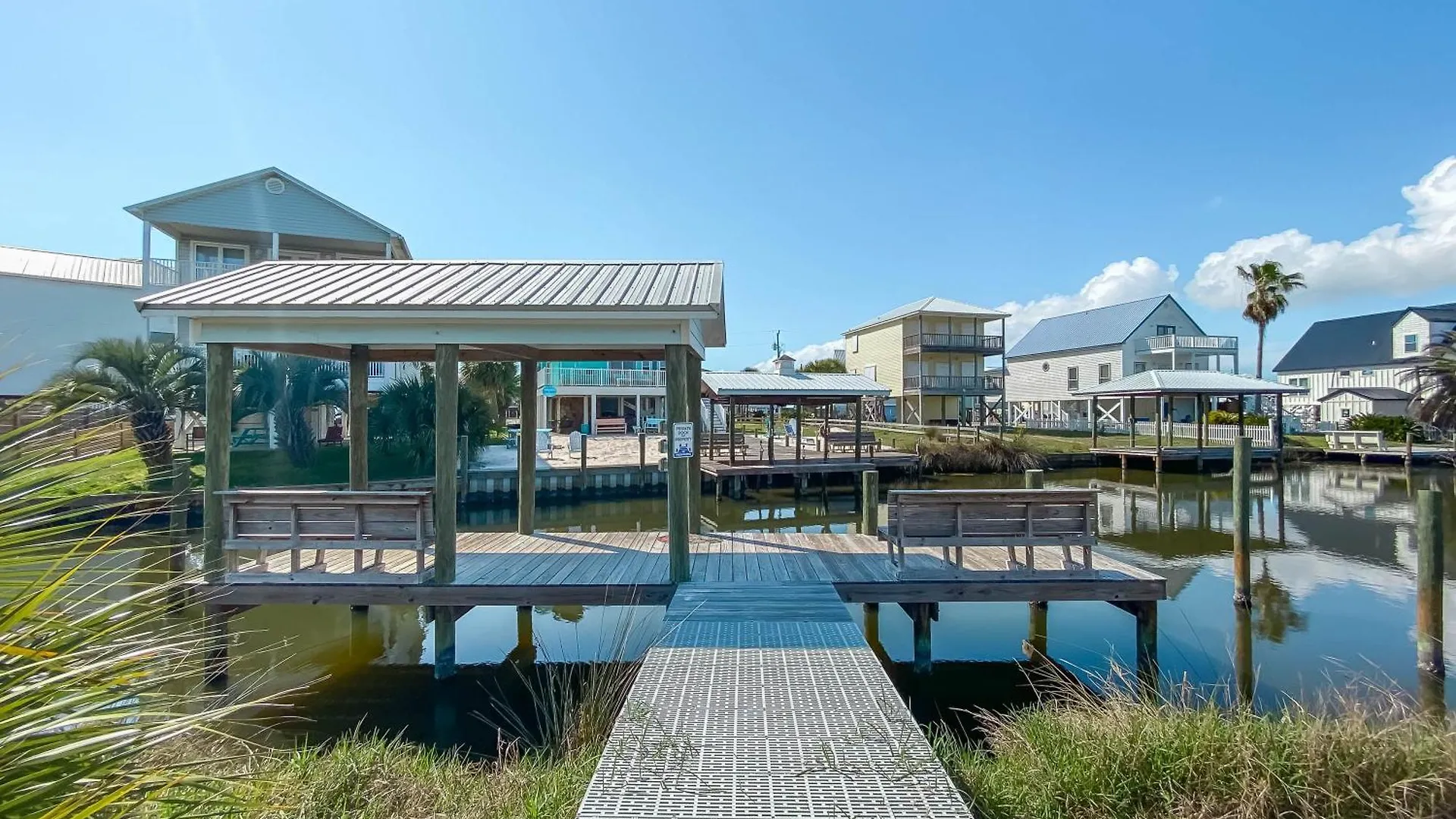 Holiday home Cozy Girls Summer Getaway! Bungalow W Private Beach! *