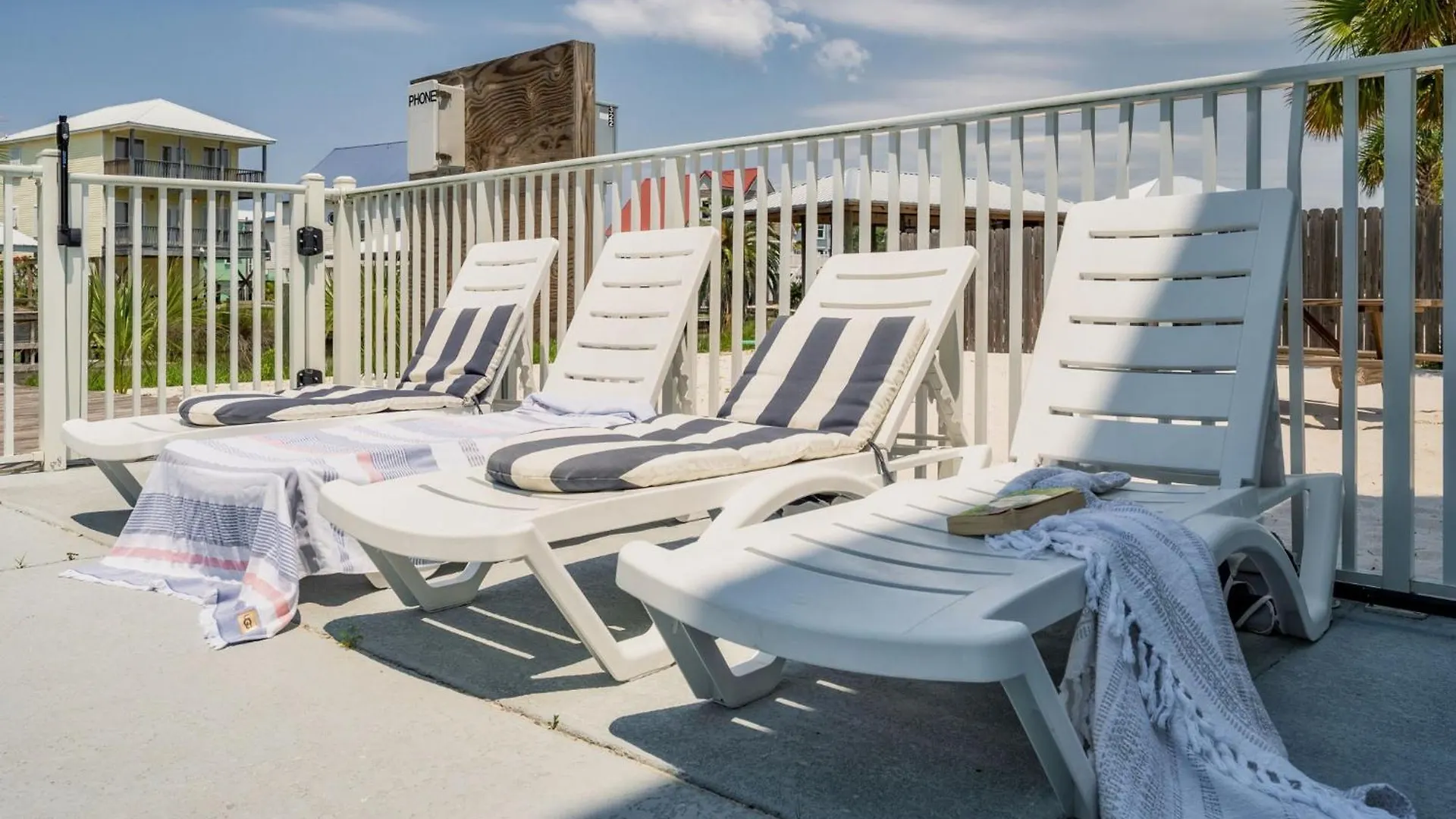 Cozy Girls Summer Getaway! Bungalow W Private Beach! Gulf Shores