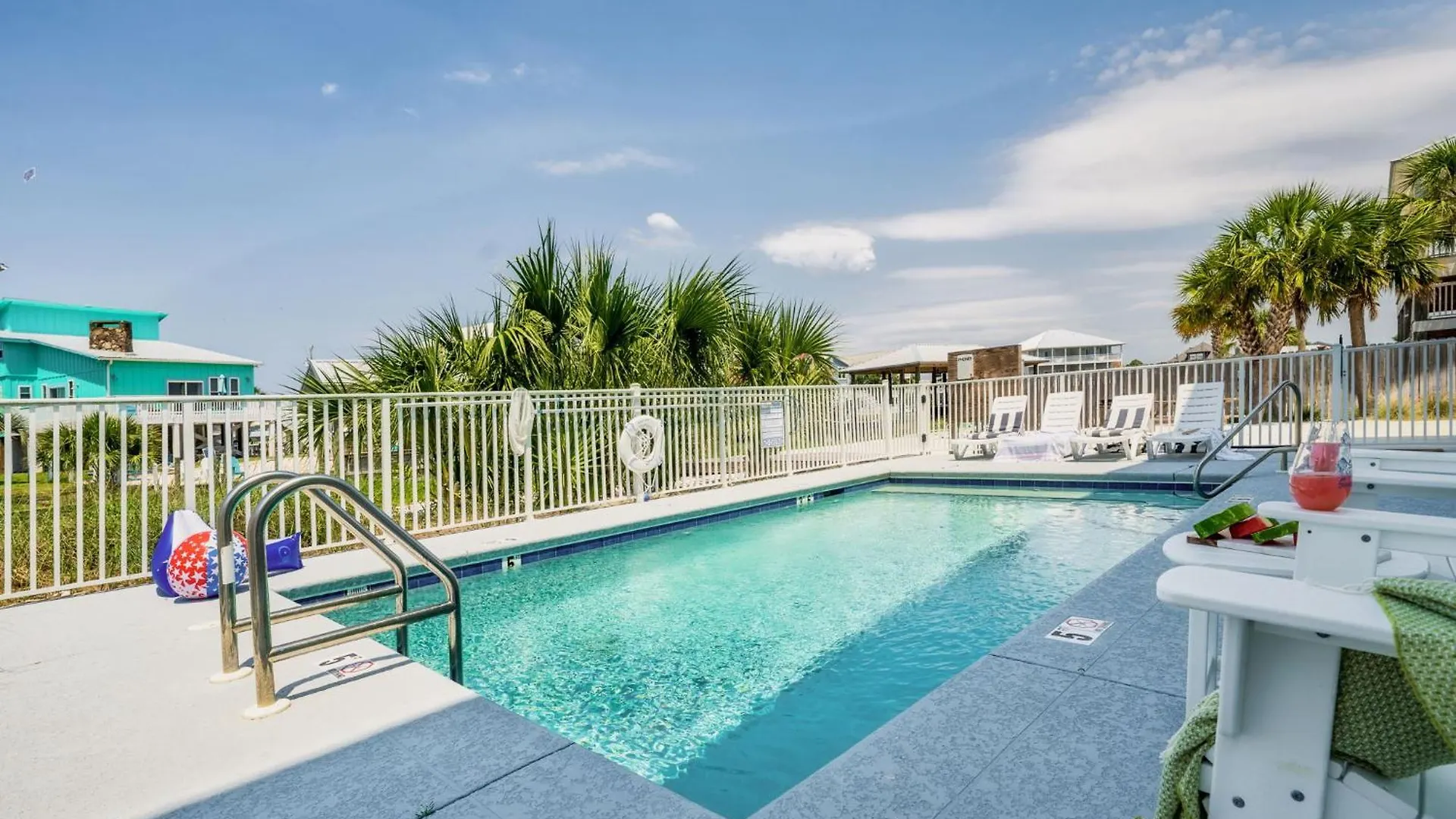 Cozy Girls Summer Getaway! Bungalow W Private Beach!