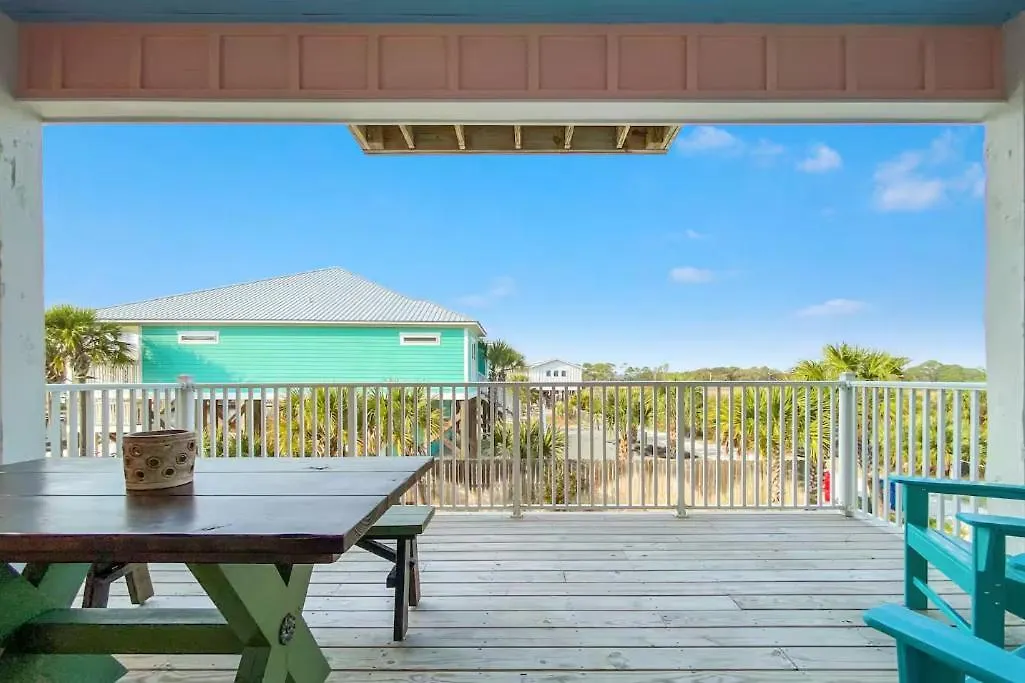 Cozy Girls Summer Getaway! Bungalow W Private Beach! Holiday home *