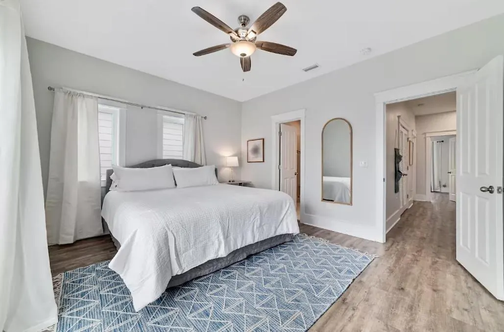 Cozy Girls Summer Getaway! Bungalow W Private Beach! *