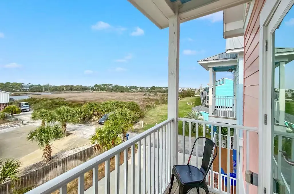 Holiday home Cozy Girls Summer Getaway! Bungalow W Private Beach!