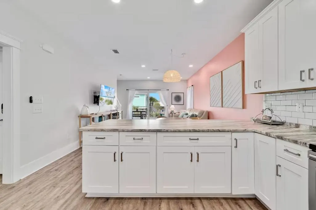 Cozy Girls Summer Getaway! Bungalow W Private Beach! Holiday home Gulf Shores