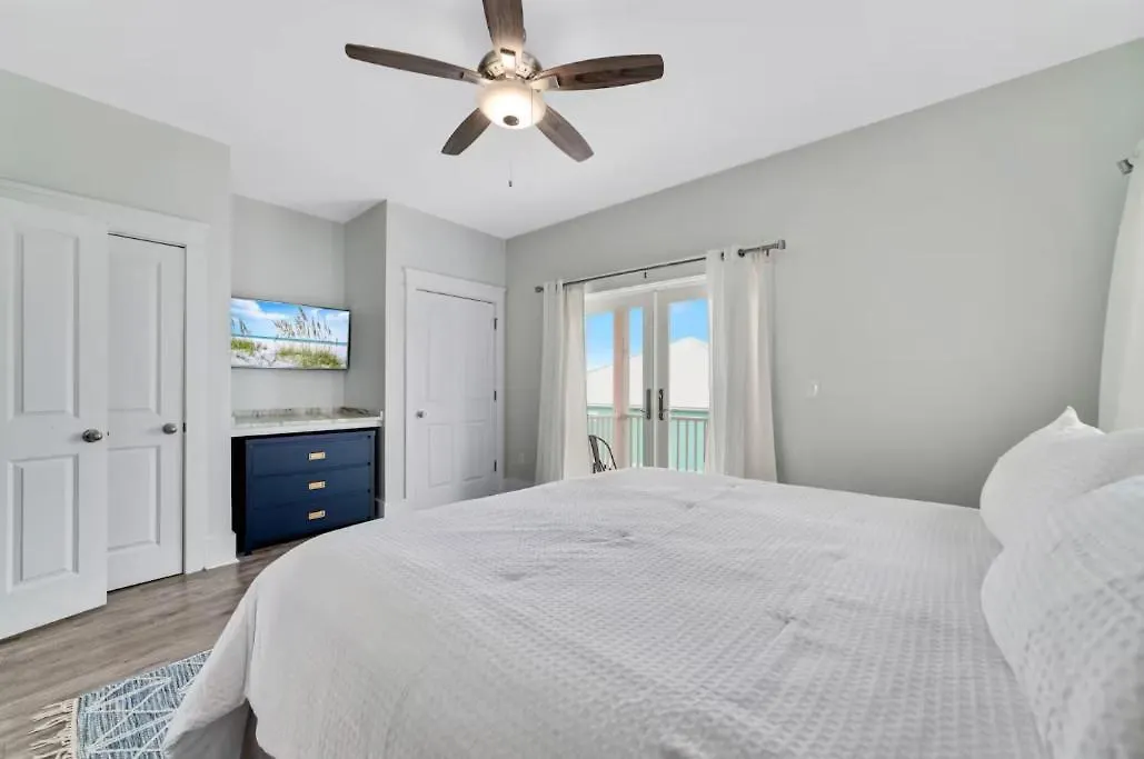 Cozy Girls Summer Getaway! Bungalow W Private Beach!