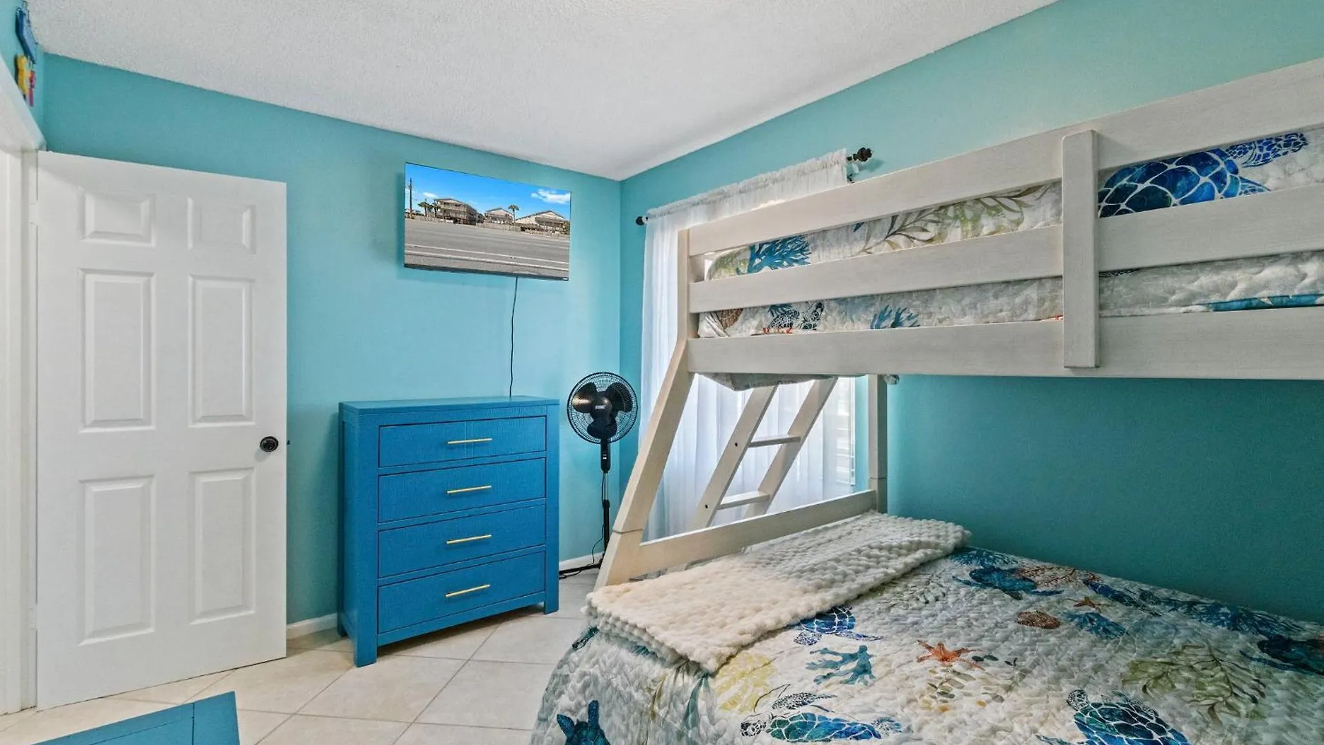 Apartment 2br Retreat With Pool, Near And The Hangout *