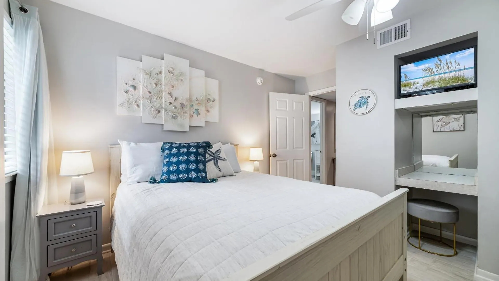 Penthouse October Oasis- Beachfront, Prime Location 3br 2ba Aparthotel Gulf Shores