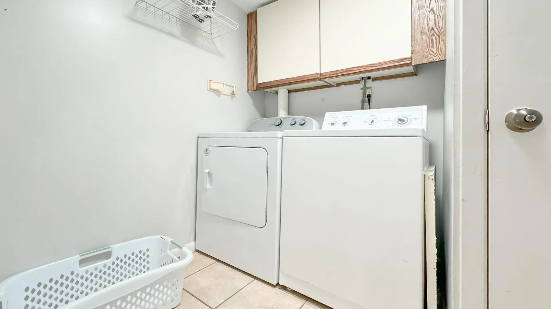 Penthouse October Oasis- Beachfront, Prime Location 3br 2ba Aparthotel Gulf Shores