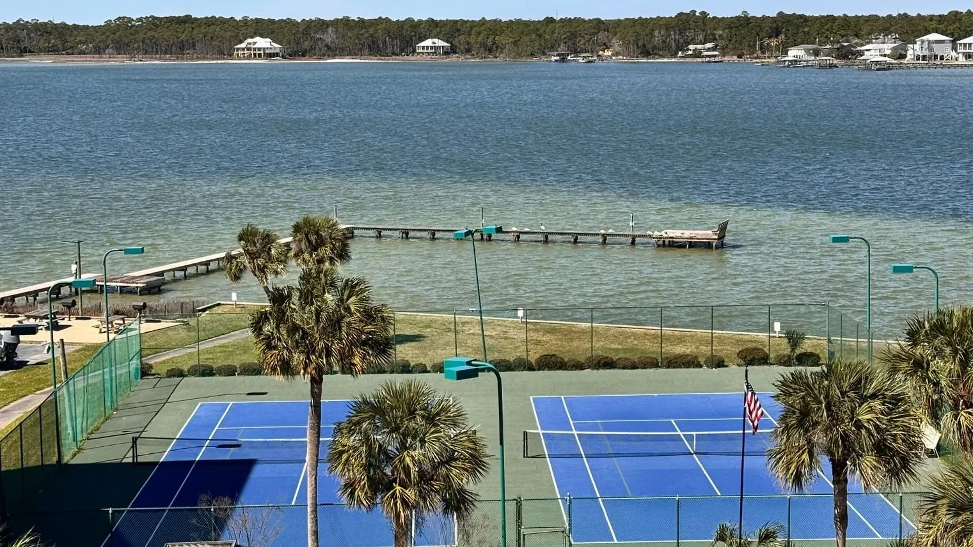 Surf & Racquet Club 603b
