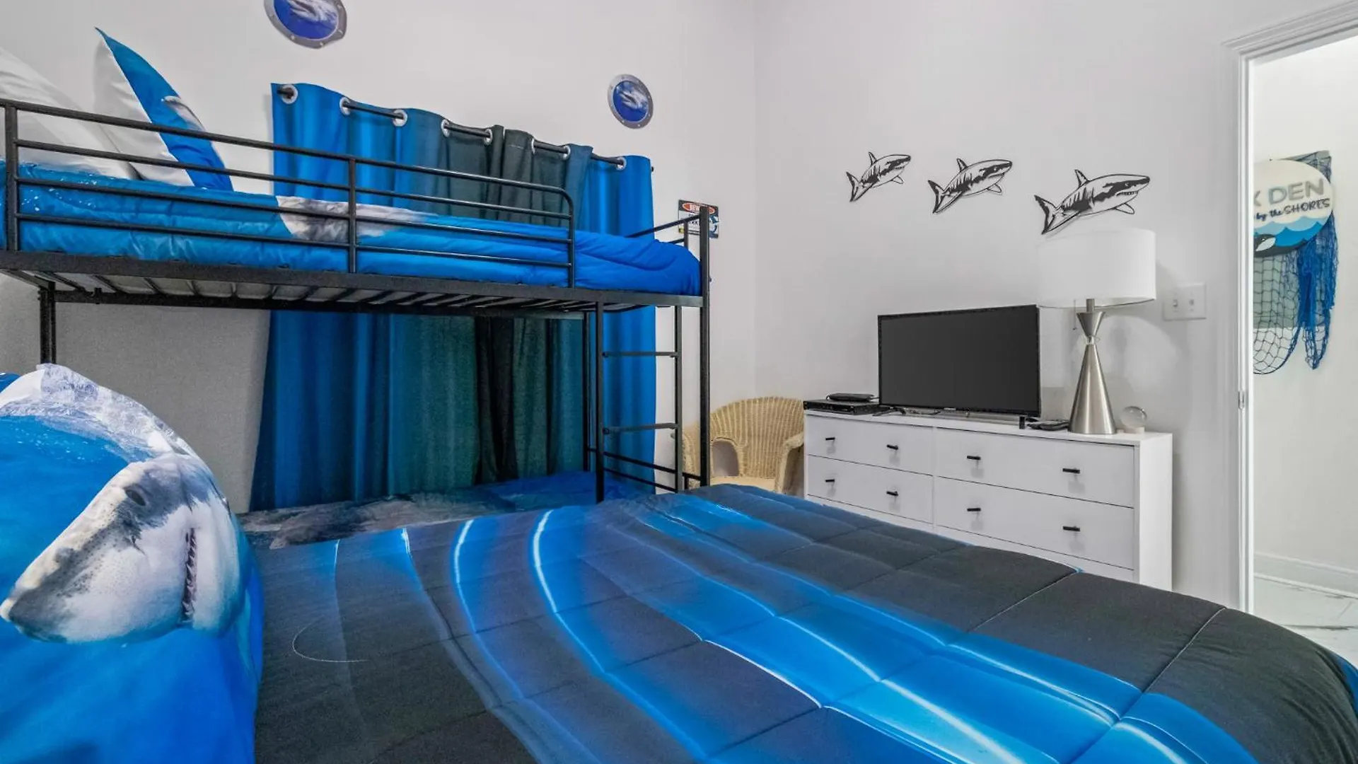 Holiday home Crystal Shores 202