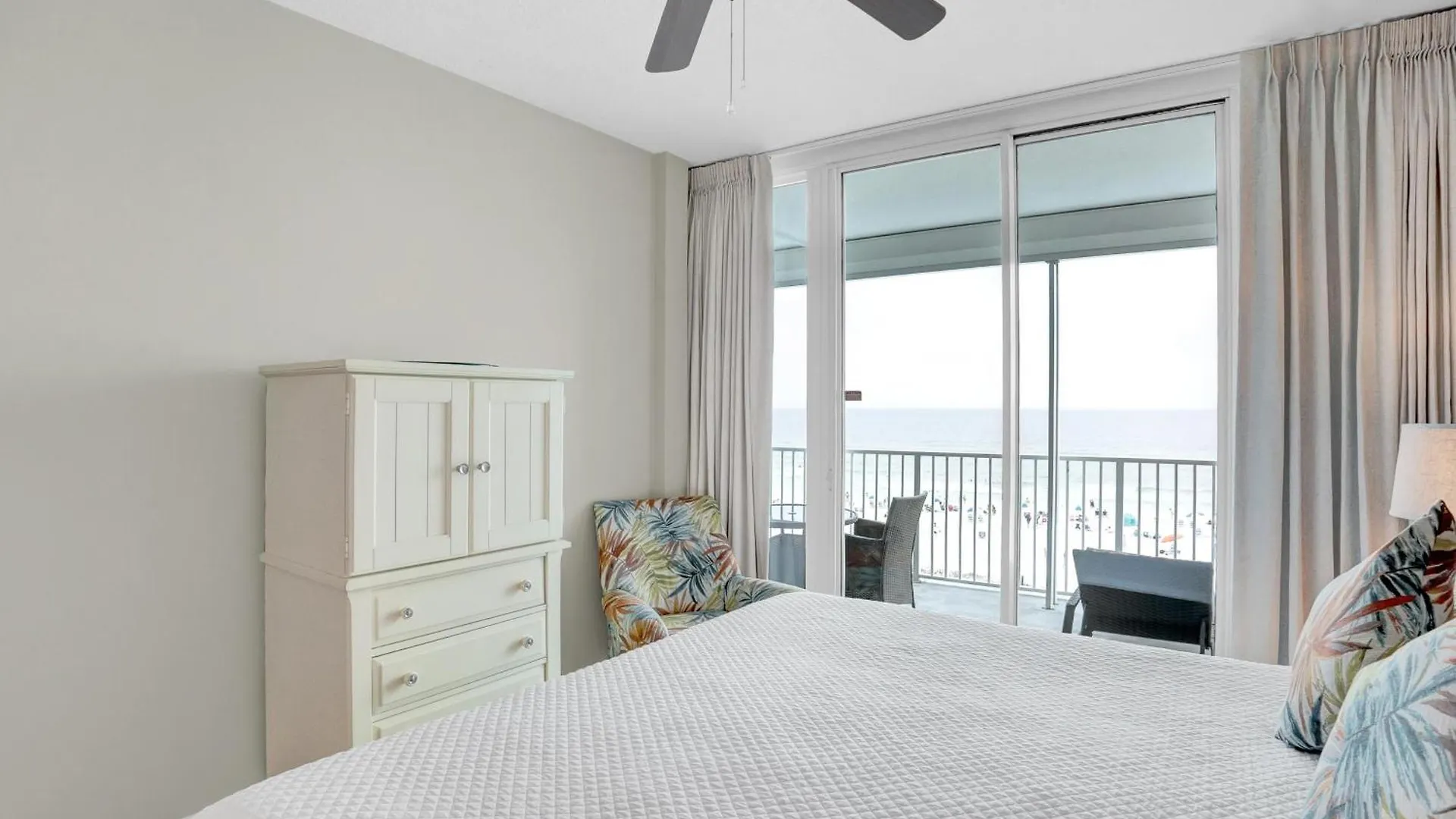 Lighthouse 410 By Liquid Life Holiday home *