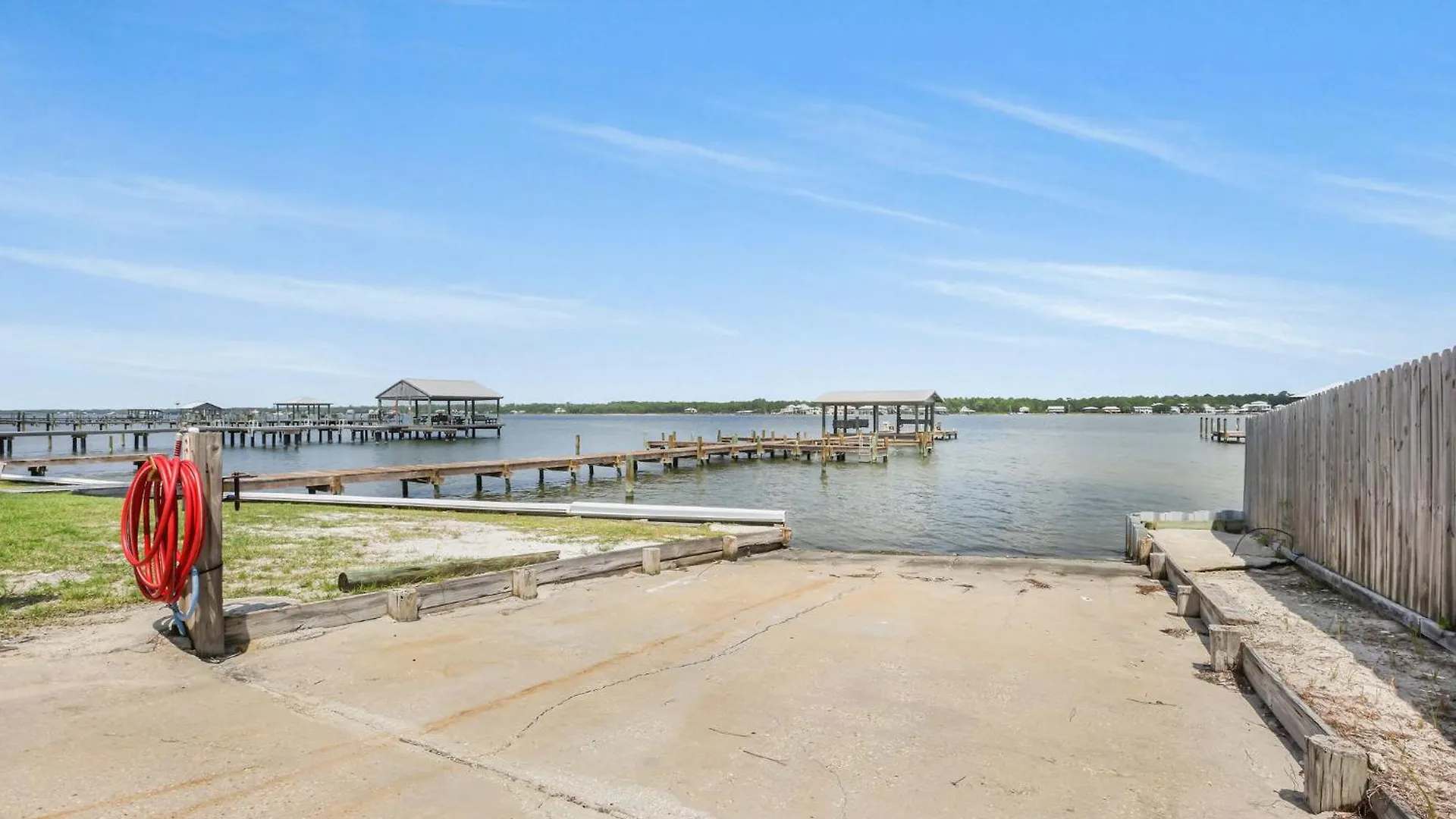 Holiday home Lagoon Landing 202- Beautifully Decorated With Balcony & Pool Steps To & Lagoon *