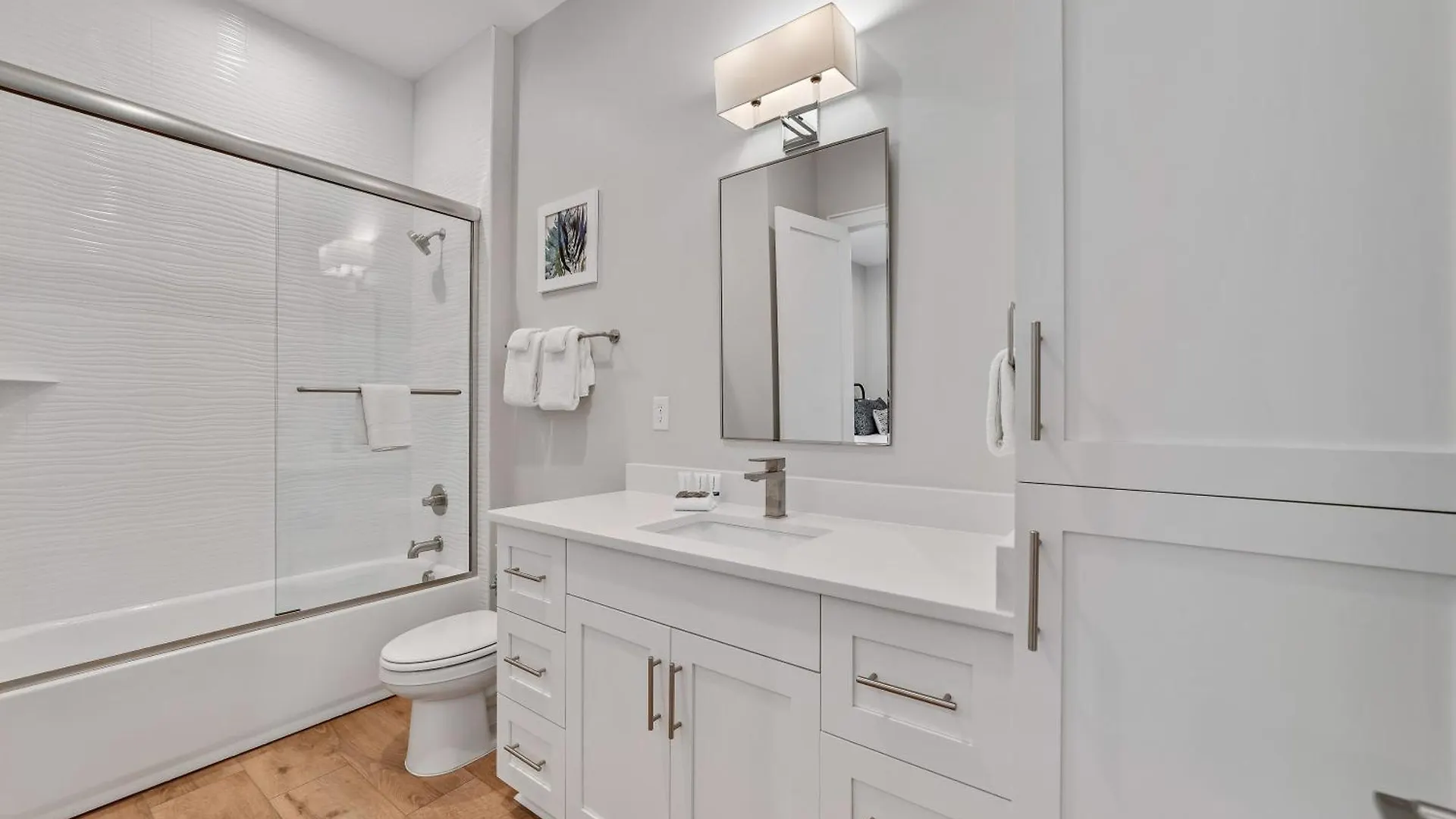 Beautiful 4 Bed, 4 Bath Home, Next To Pool & *
