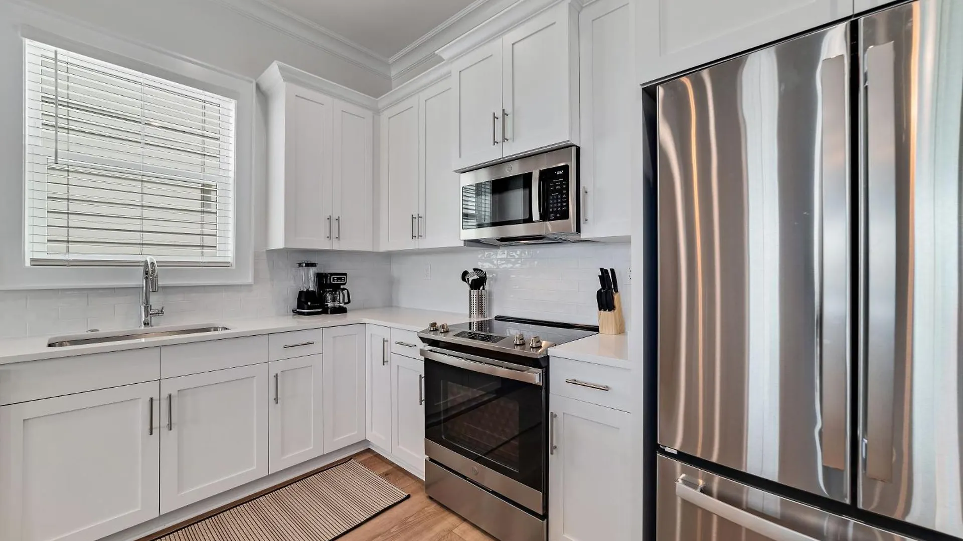 Beautiful 4 Bed, 4 Bath Home, Next To Pool &