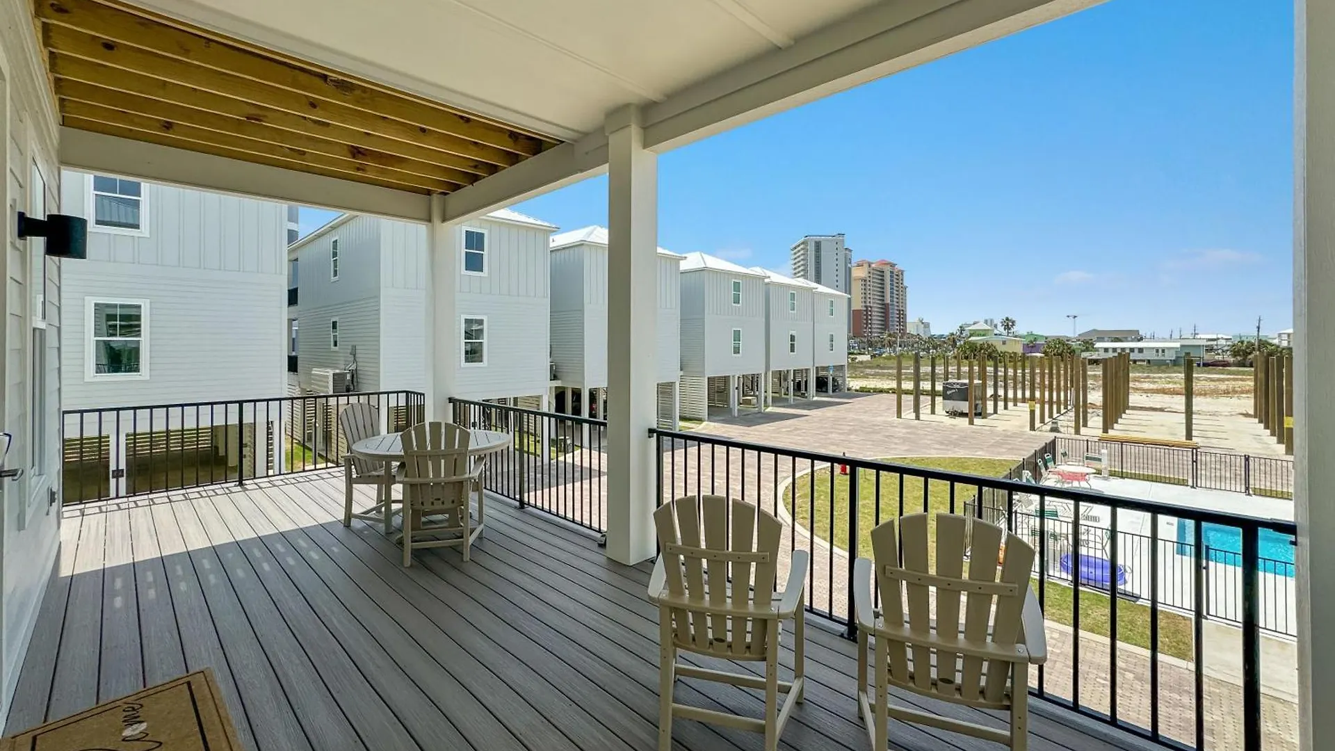 Beautiful 4 Bed, 4 Bath Home, Next To Pool & Holiday home Gulf Shores
