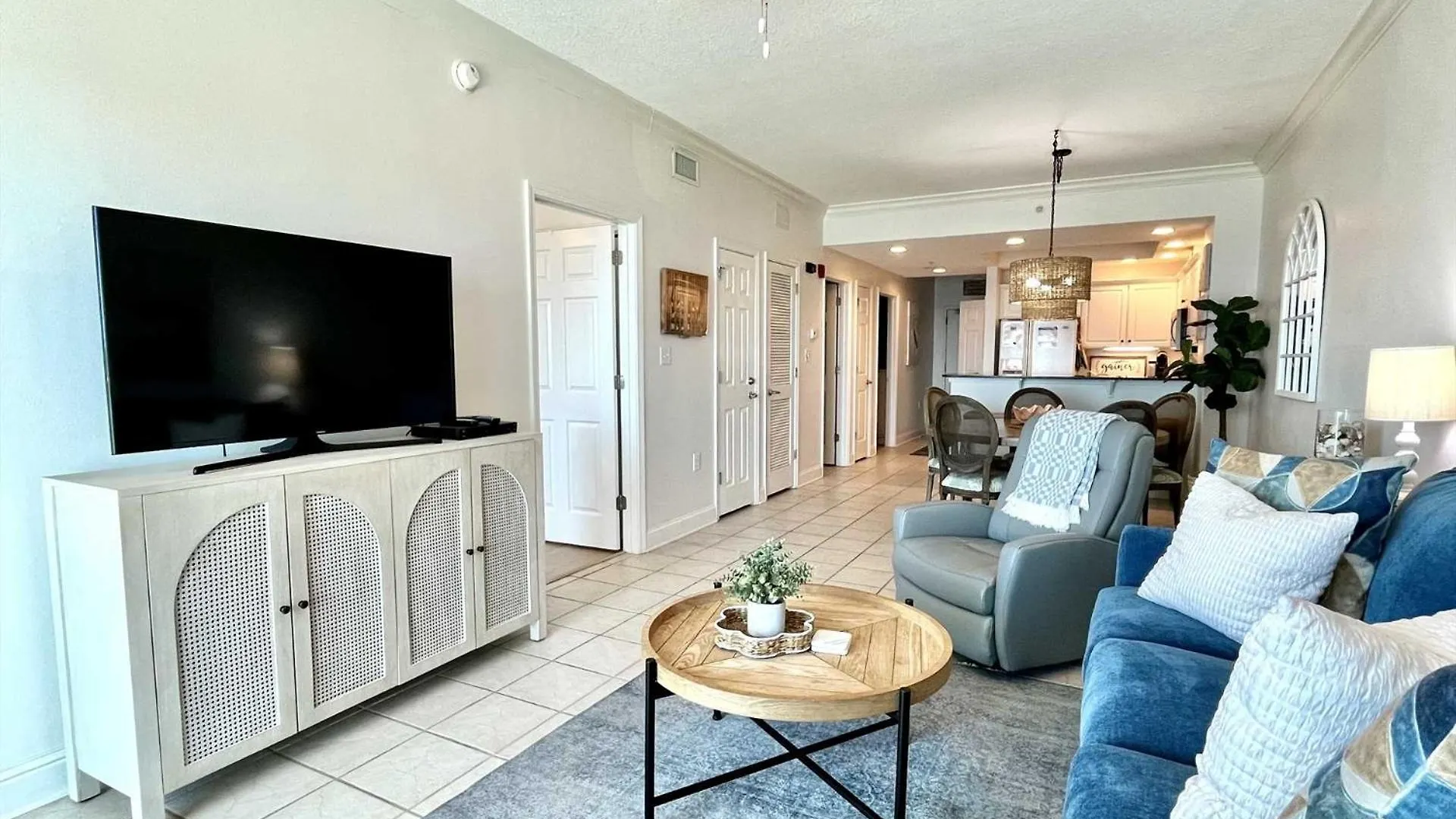 Apartment Crystal Shores1006 *
