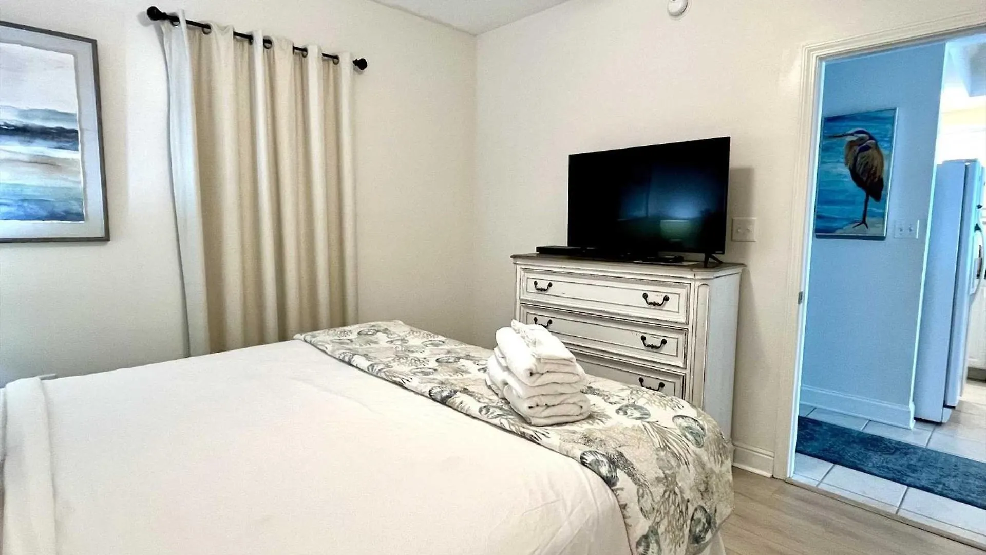 Crystal Shores1006 Apartment