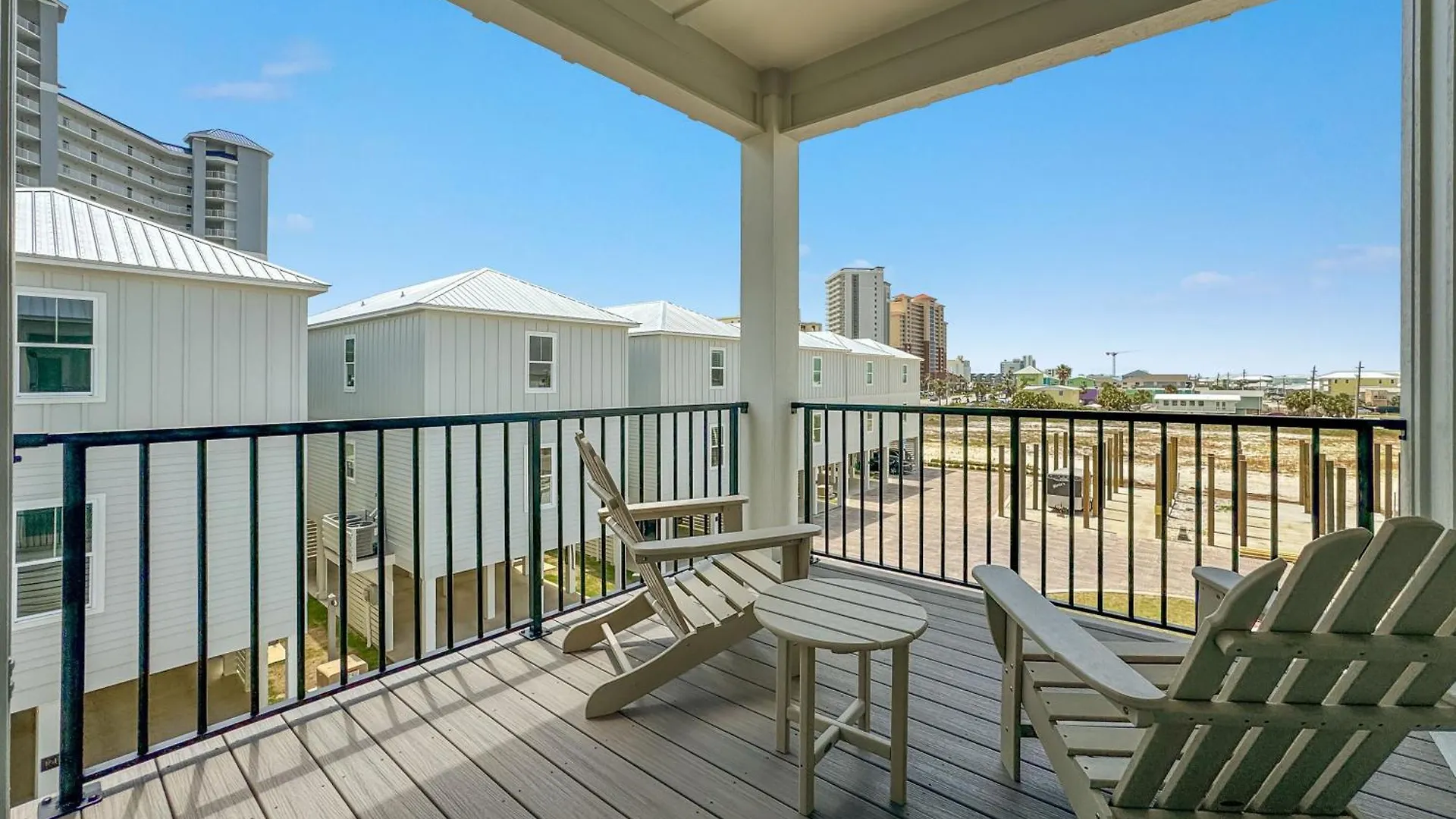 Beautiful 4 Bed, 4 Bath Home, Next To Pool & *