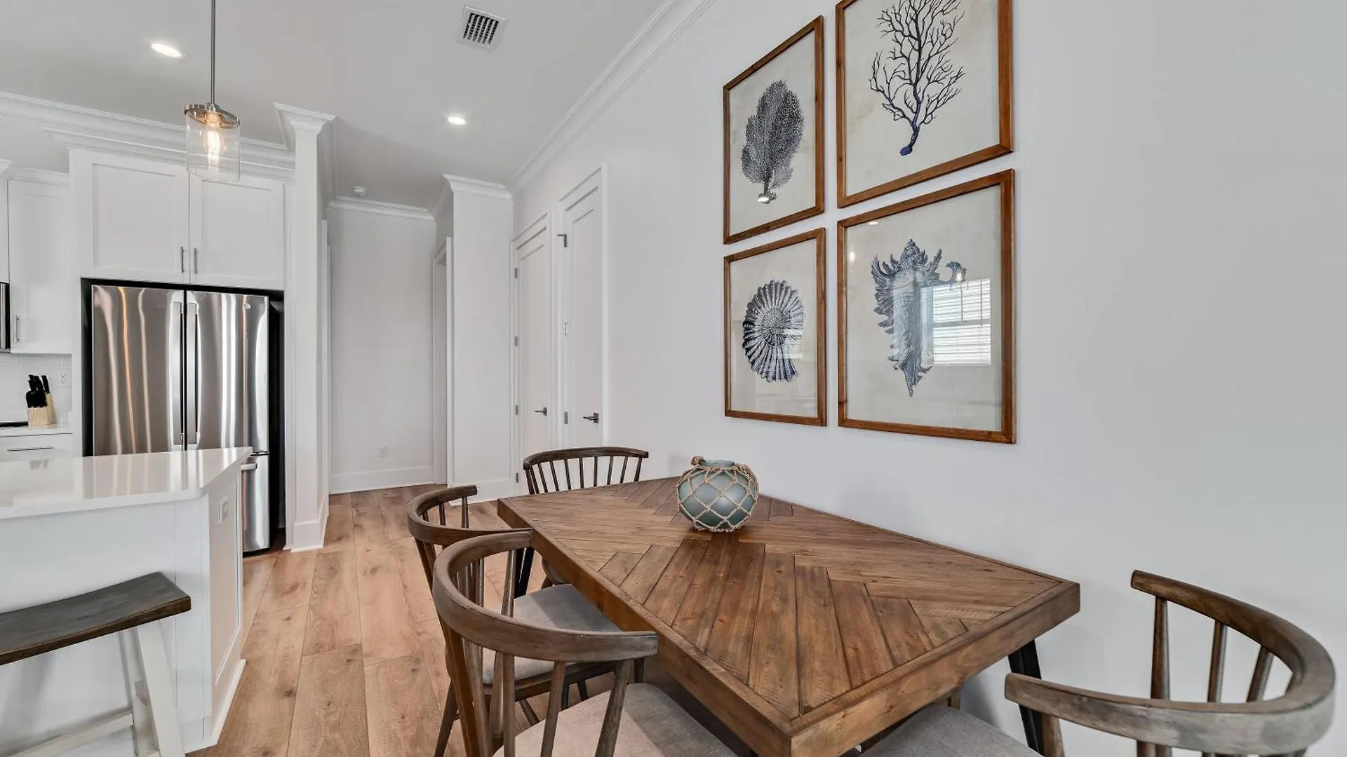 Beautiful 4 Bed, 4 Bath Home, Next To Pool & Casa de Férias