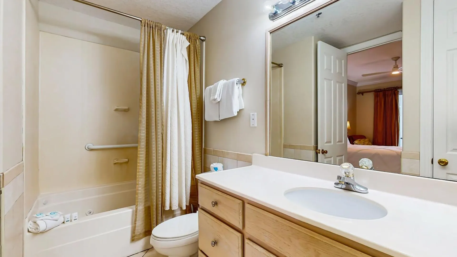 Island Royale Apartment *