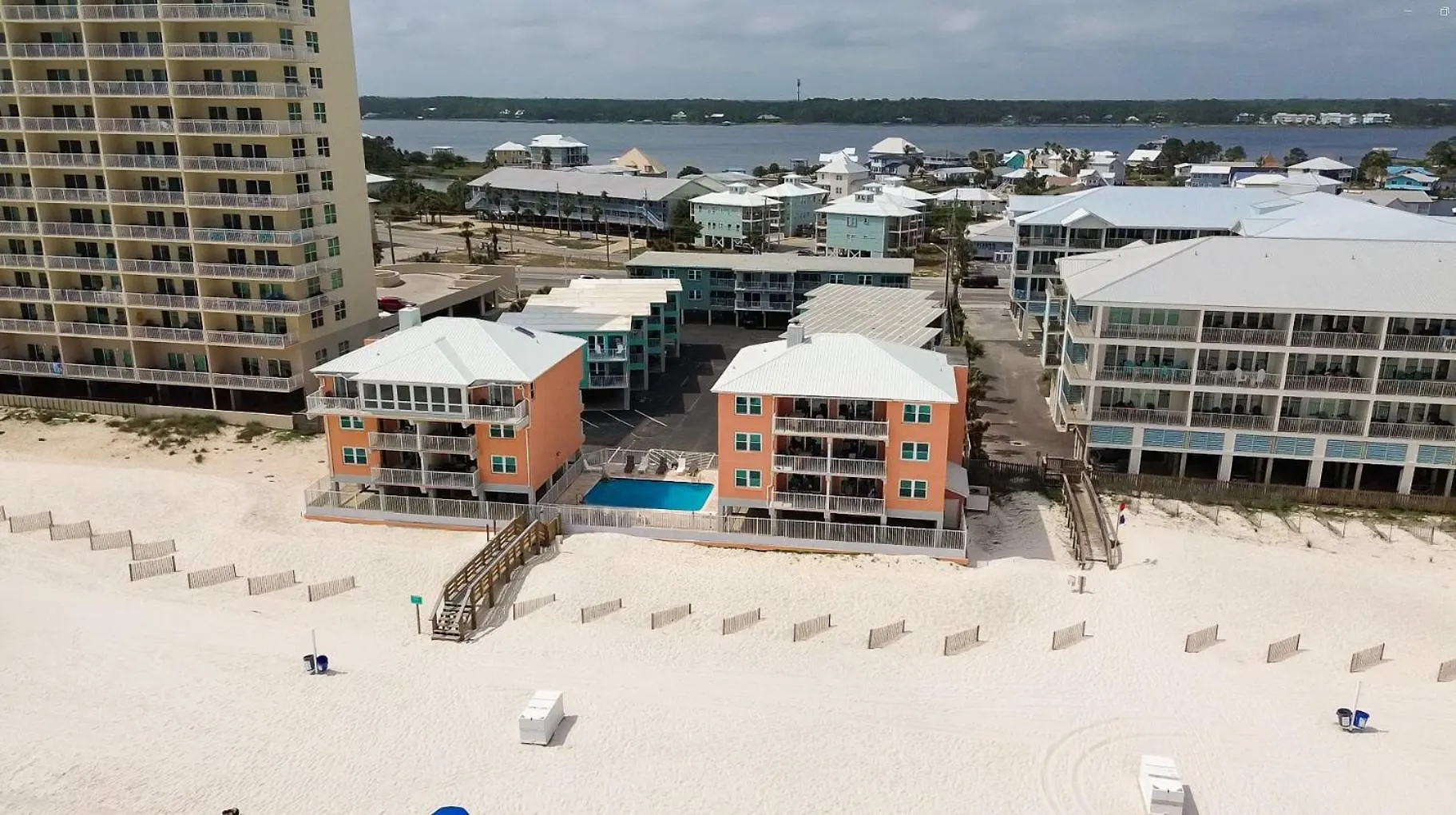 Floor Beachside In Sleeps 6 Holiday home Gulf Shores