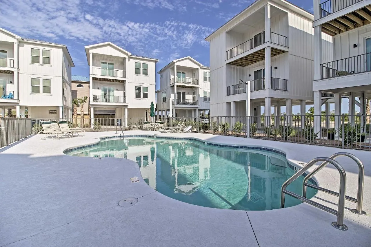 With Shared Pool, 2 Blocks To Gulf Shores