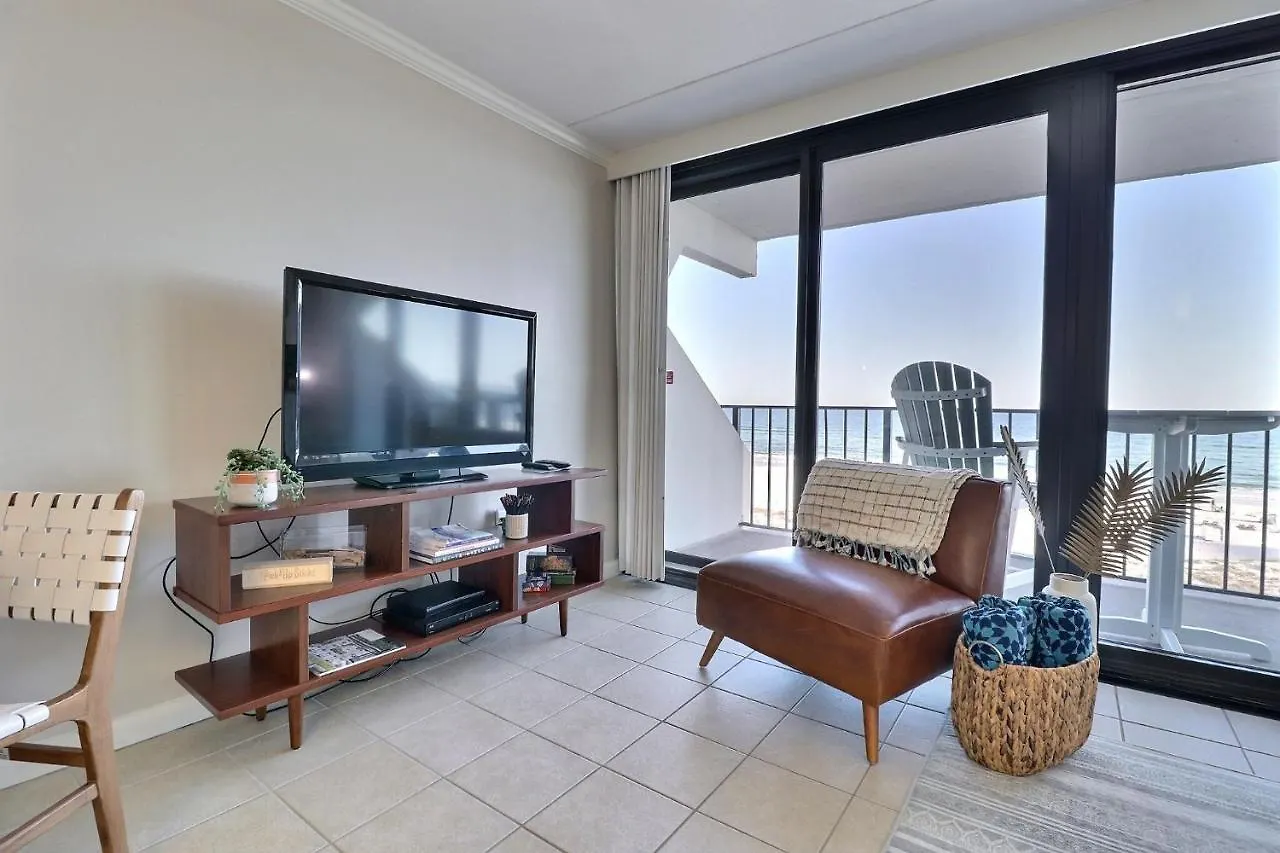 Island Winds East Aparthotel