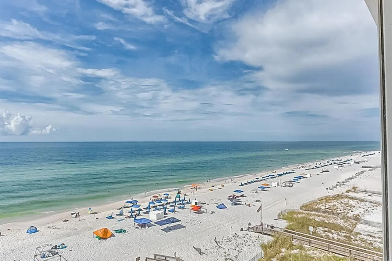 Отель Edgewater West 4*