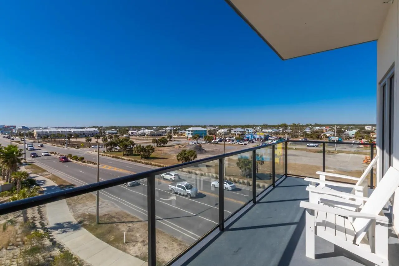 Modern 4 Bedroom Luxury With Rooftop Pool Next To The Hangout! *