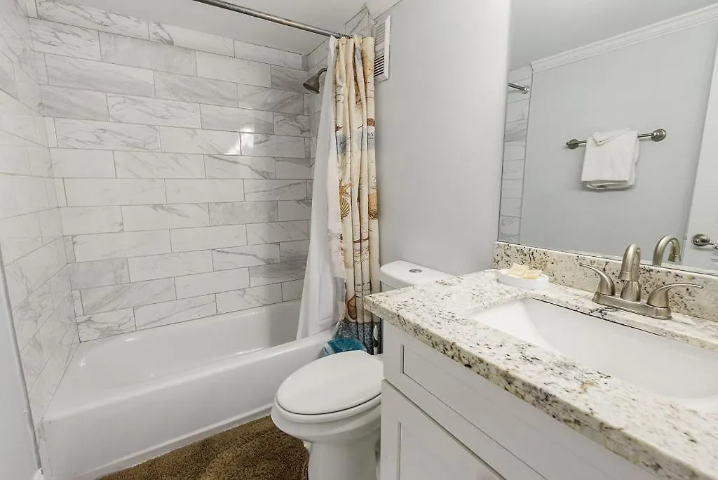 Dom wakacyjny Island Winds East 308 By Albvr - Beautifully Renovated Beachfront & Steps Away From Hangout & More! *