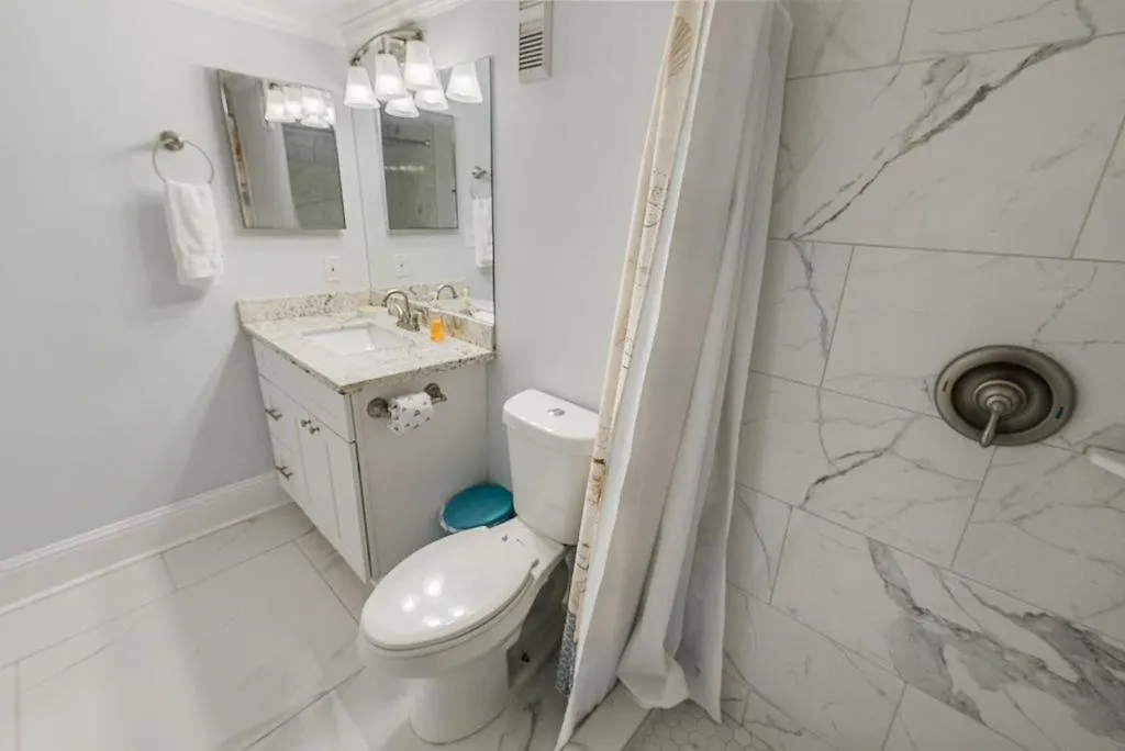 Island Winds East 308 By Albvr - Beautifully Renovated Beachfront & Steps Away From Hangout & More!